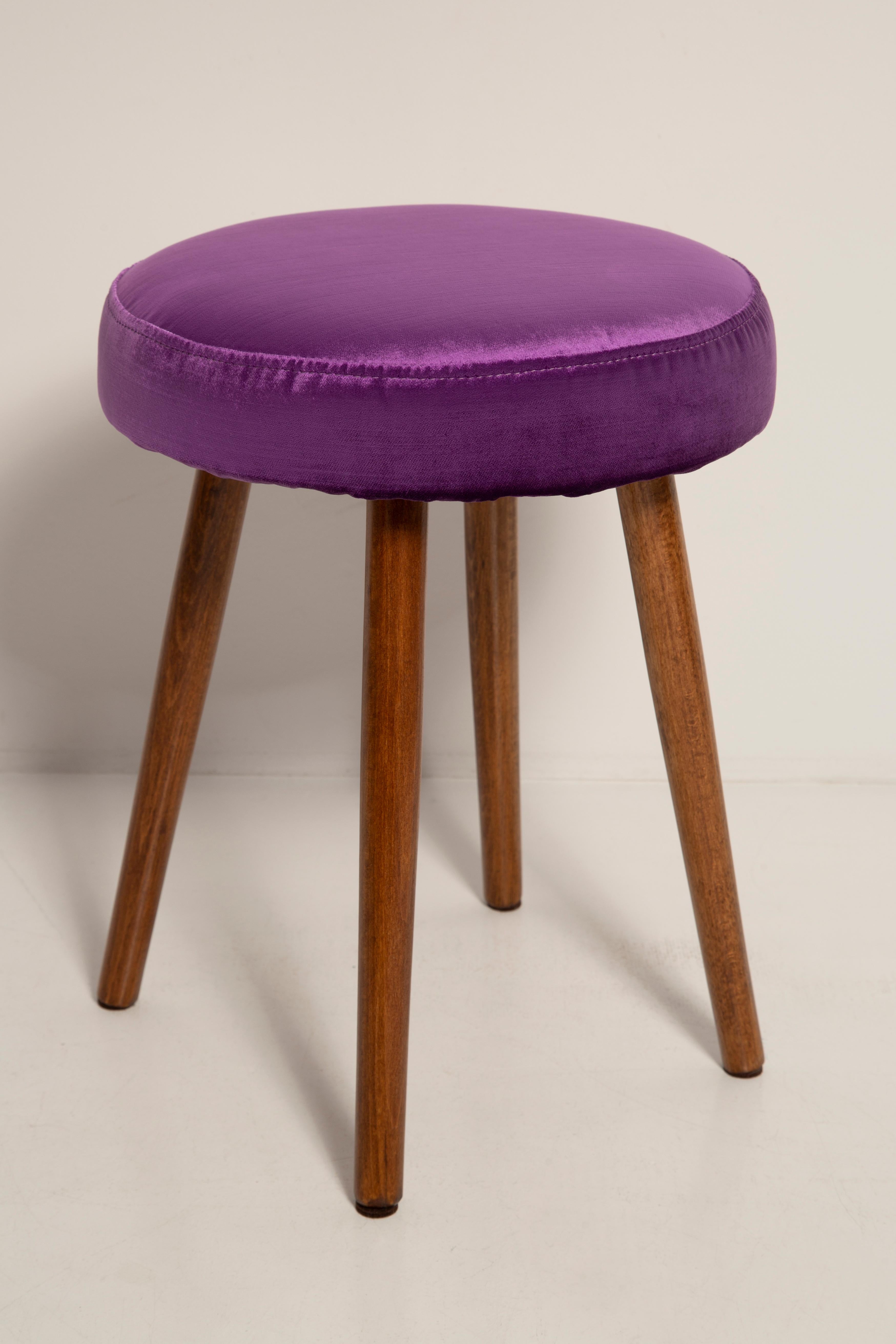 Midcentury Purple Velvet Halfa Chair and Stool, Baumann, France, 1970s In Excellent Condition For Sale In 05-080 Hornowek, PL