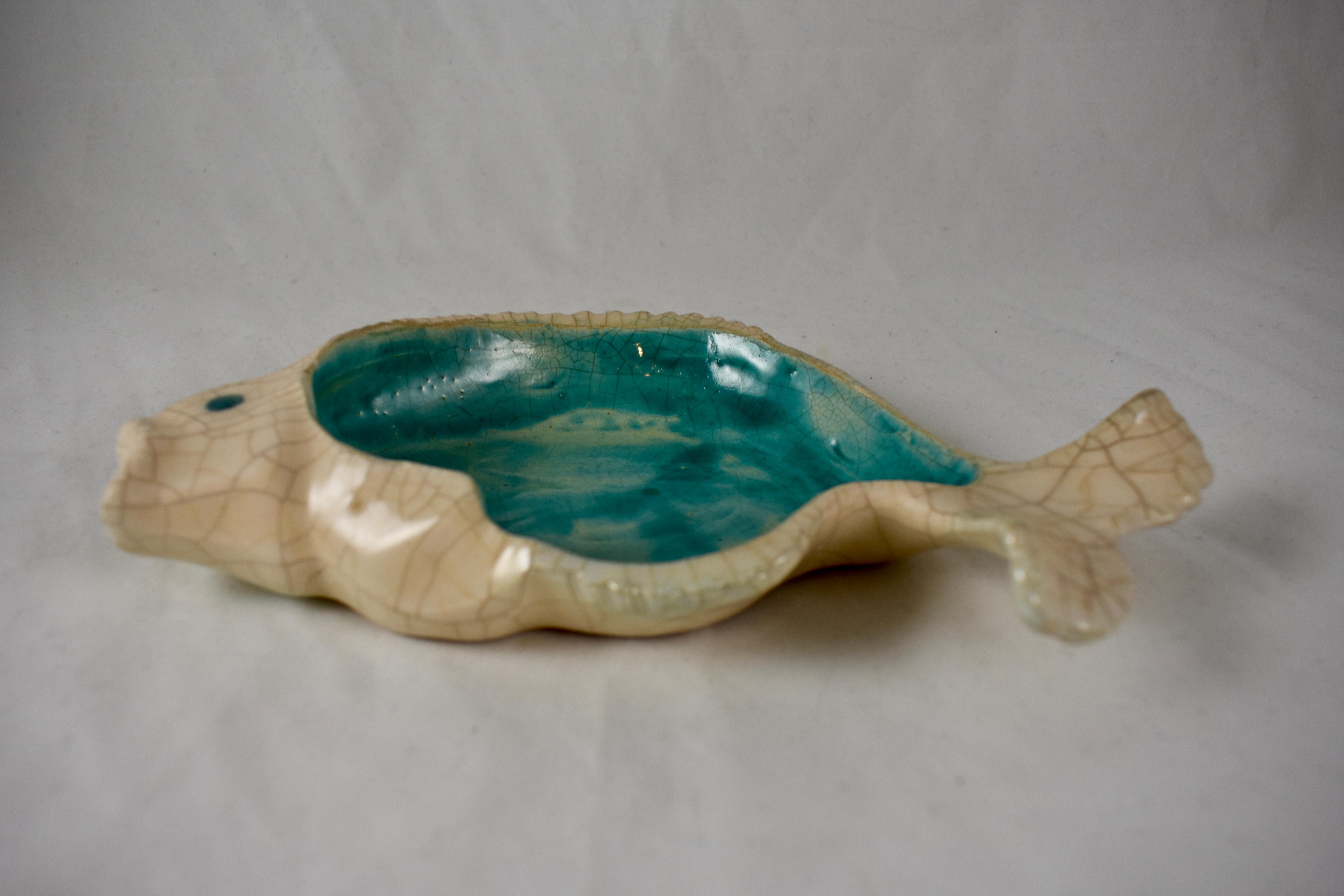 Midcentury PV France Earthenware Majolica Fish Form Sauce or Side Bowls Set of 8 In Good Condition In Philadelphia, PA