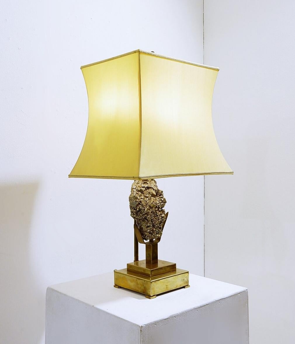 Hollywood Regency Mid-century pyrite stone Table Lamp - original lampshade - Willy Daro Style For Sale