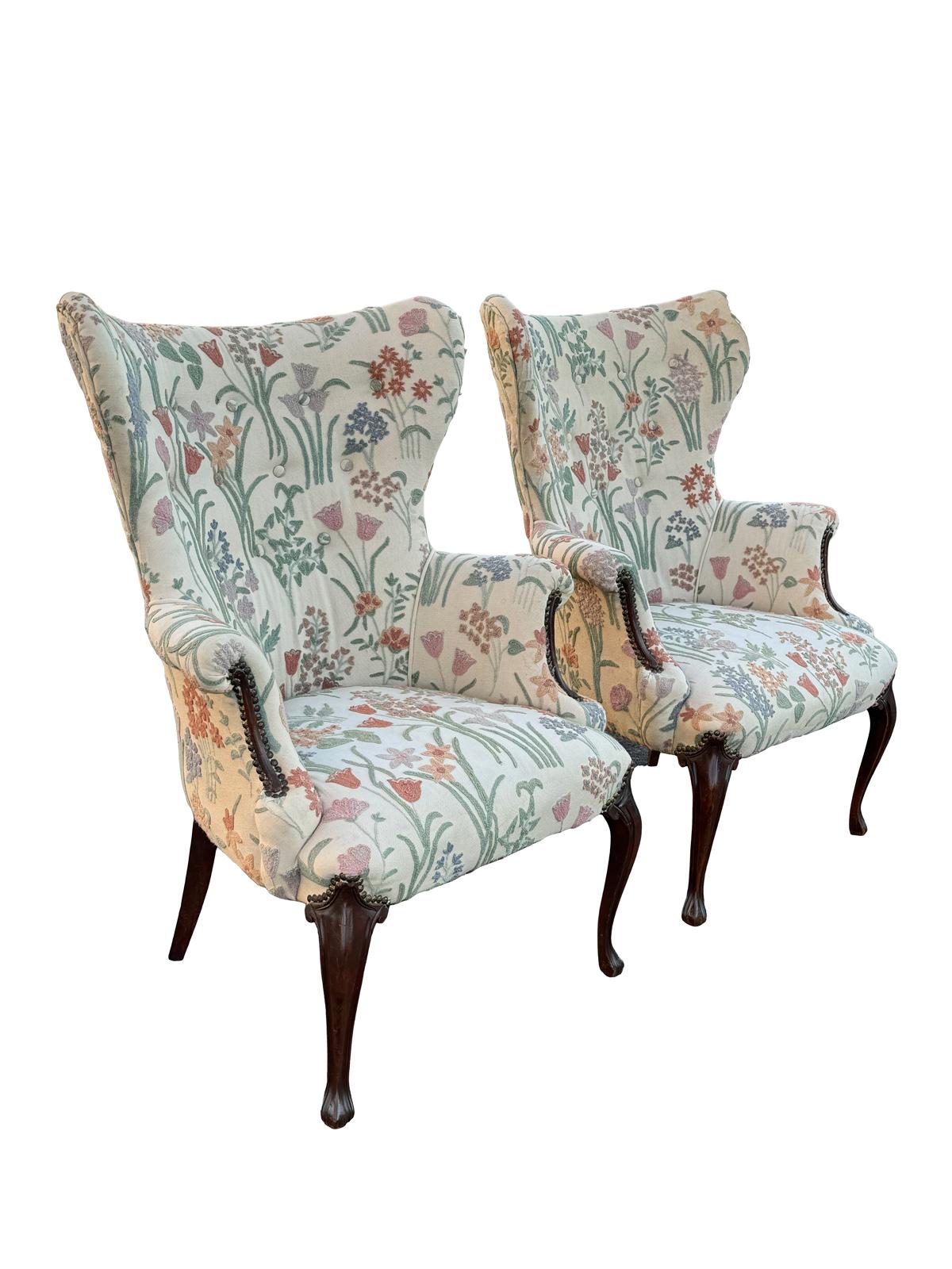 Américain Mid Century Queen Anne Mahogany High Wingback Arm Chair Floral Crewel en vente