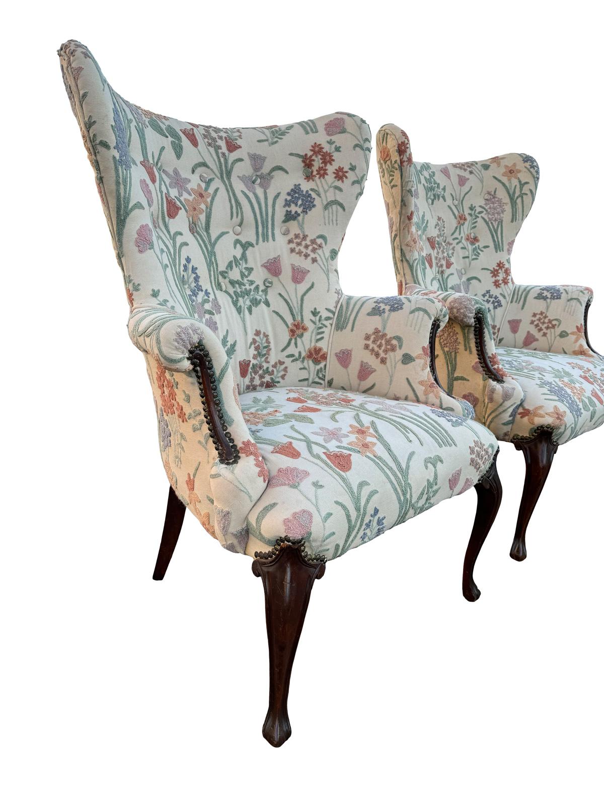 Mid Century Queen Anne Mahogany High Wingback Arm Chair Floral Crewel Bon état - En vente à Bensalem, PA