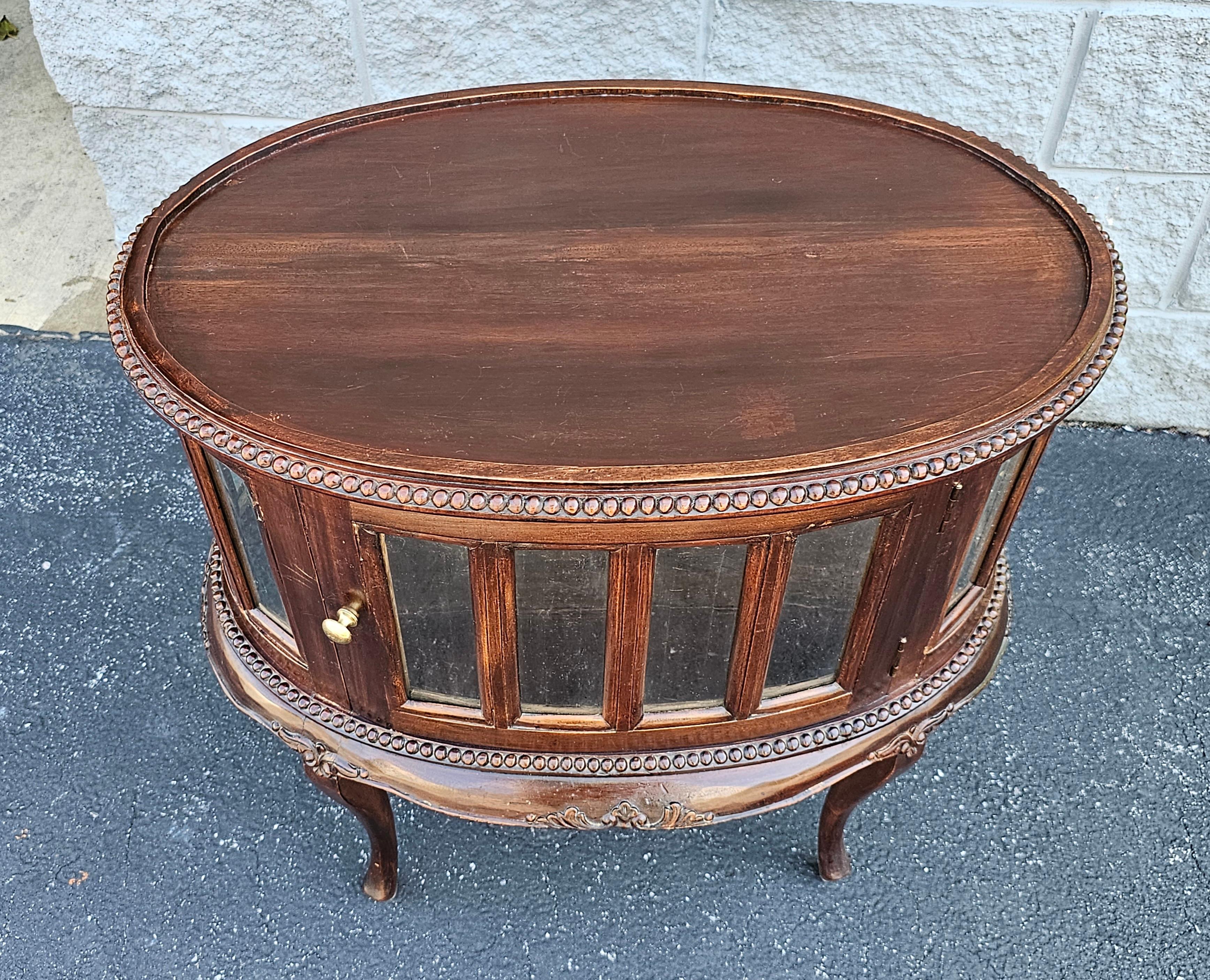 Stained Mid-Century Queen Anne Style Mahogany Double Door Oval Vitrine Table  For Sale
