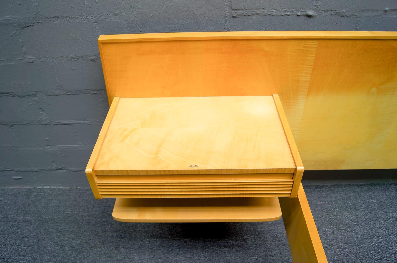 Mid-Century Queen Bedwith Floating Nightstands in the Style of Gio Ponti, Italy For Sale 2