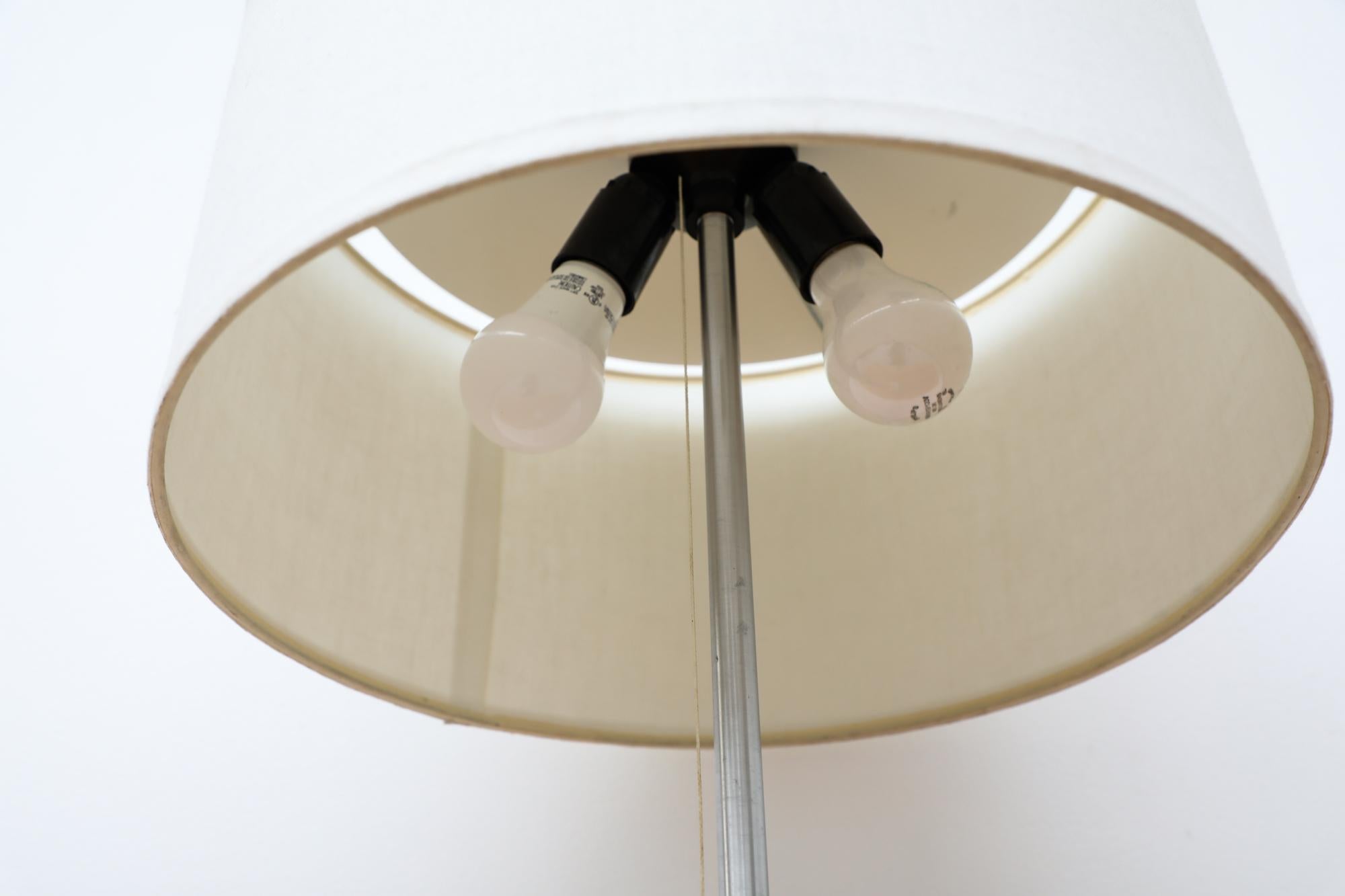 Mid-Century RAAK Marble and Chrome Dual Bulb Table Lamp with New Linen Shade For Sale 6