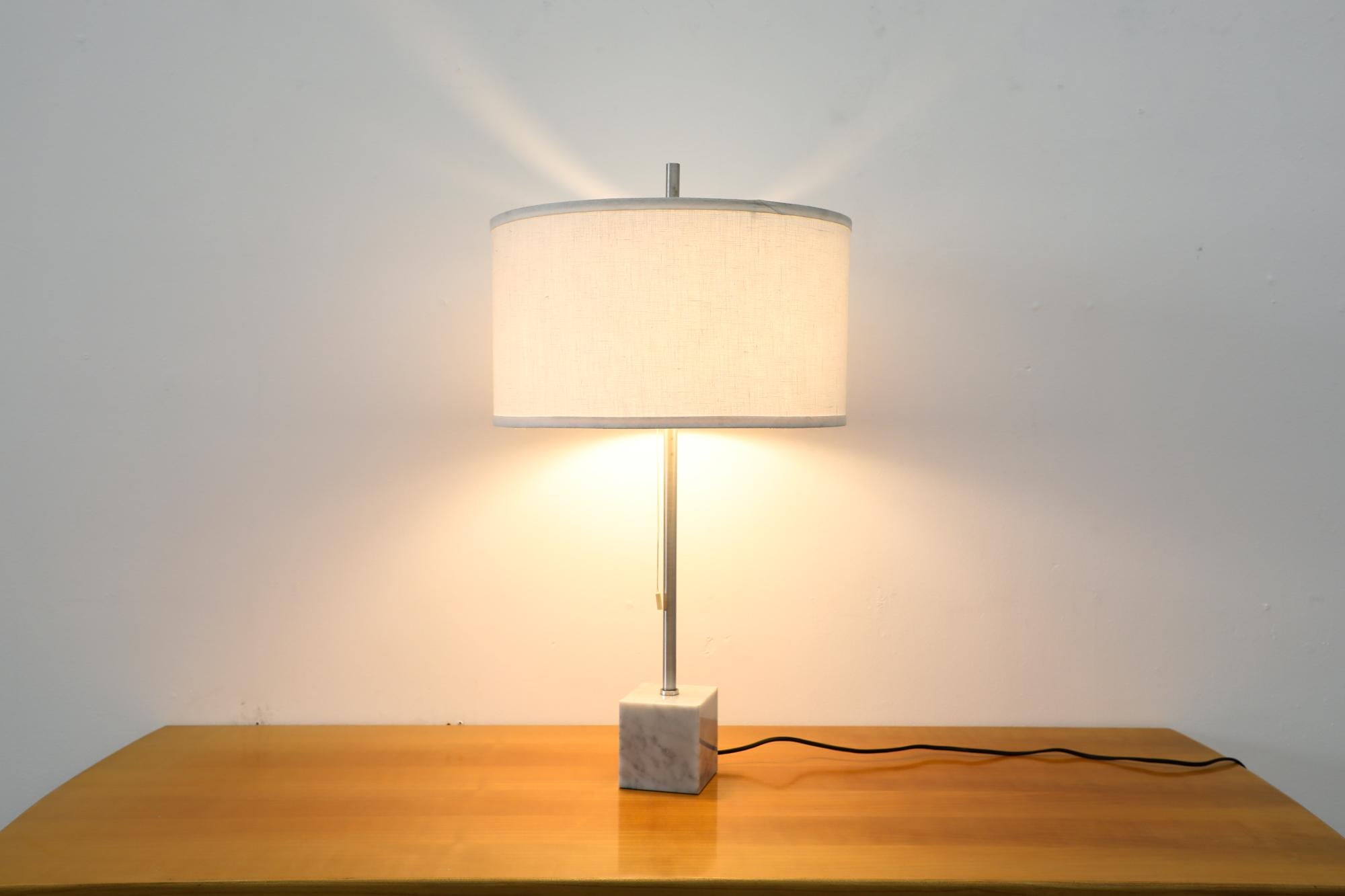 Mid-Century Modern Mid-Century RAAK Marble and Chrome Dual Bulb Table Lamp with New Linen Shade For Sale