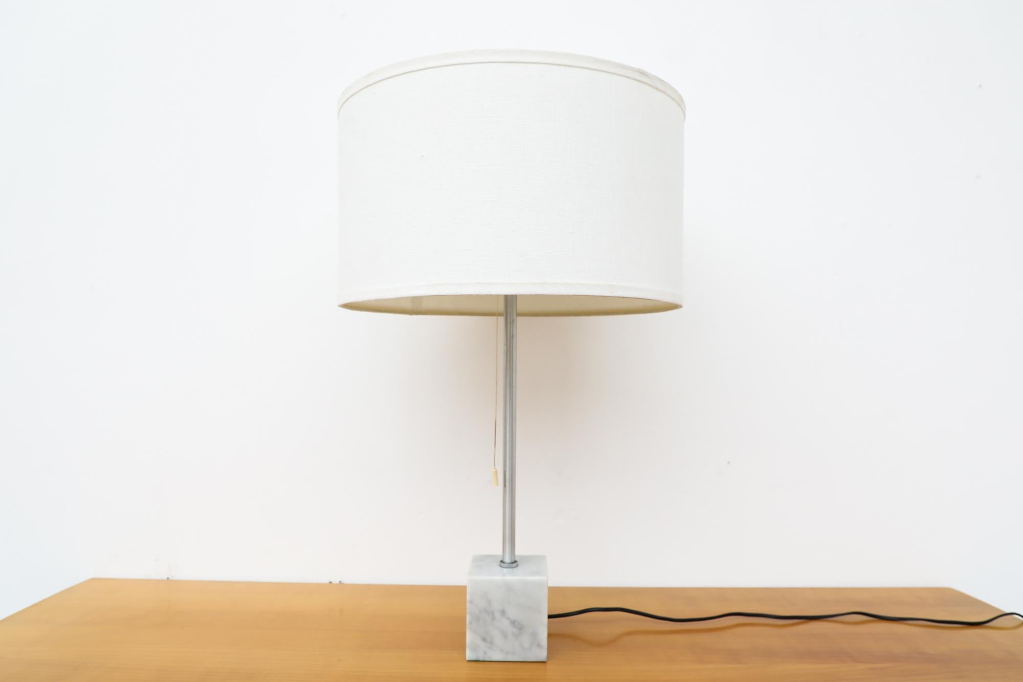 Mid-Century RAAK Marble and Chrome Dual Bulb Table Lamp with New Linen Shade For Sale 2