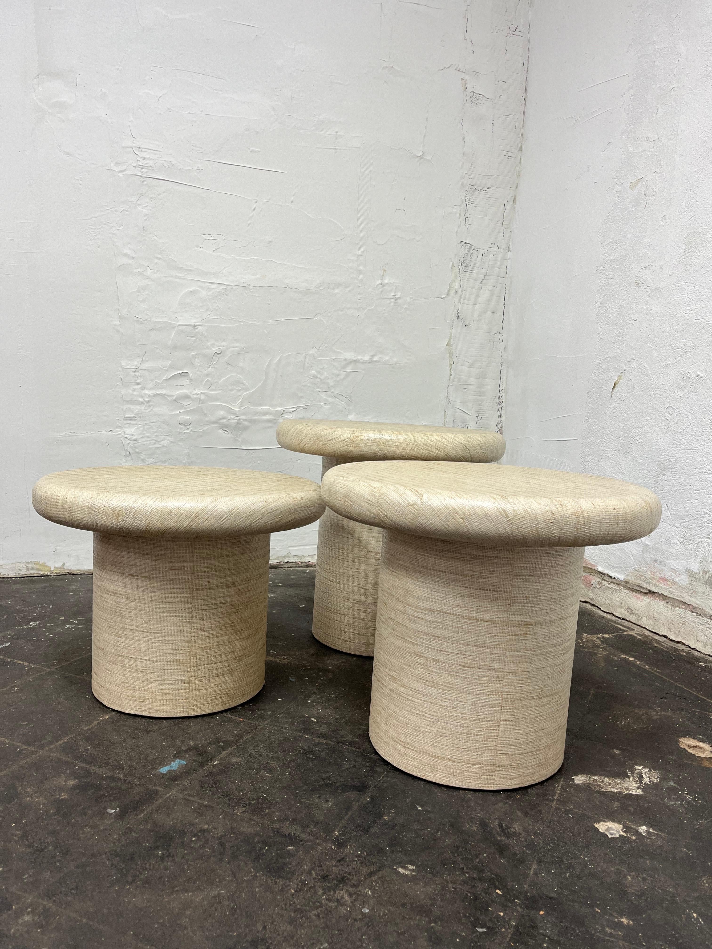 Raffia aus der Mitte des Jahrhunderts  Pilz Couchtische oder Hocker (Moderne der Mitte des Jahrhunderts) im Angebot