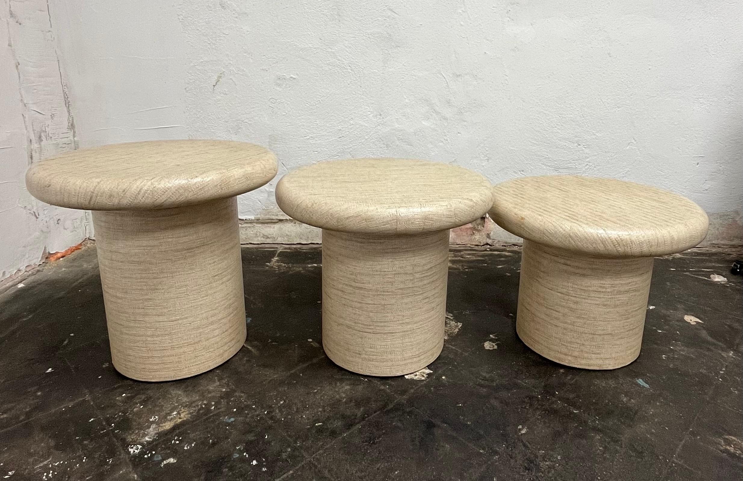 Raffia aus der Mitte des Jahrhunderts  Pilz Couchtische oder Hocker im Zustand „Gut“ im Angebot in W Allenhurst, NJ