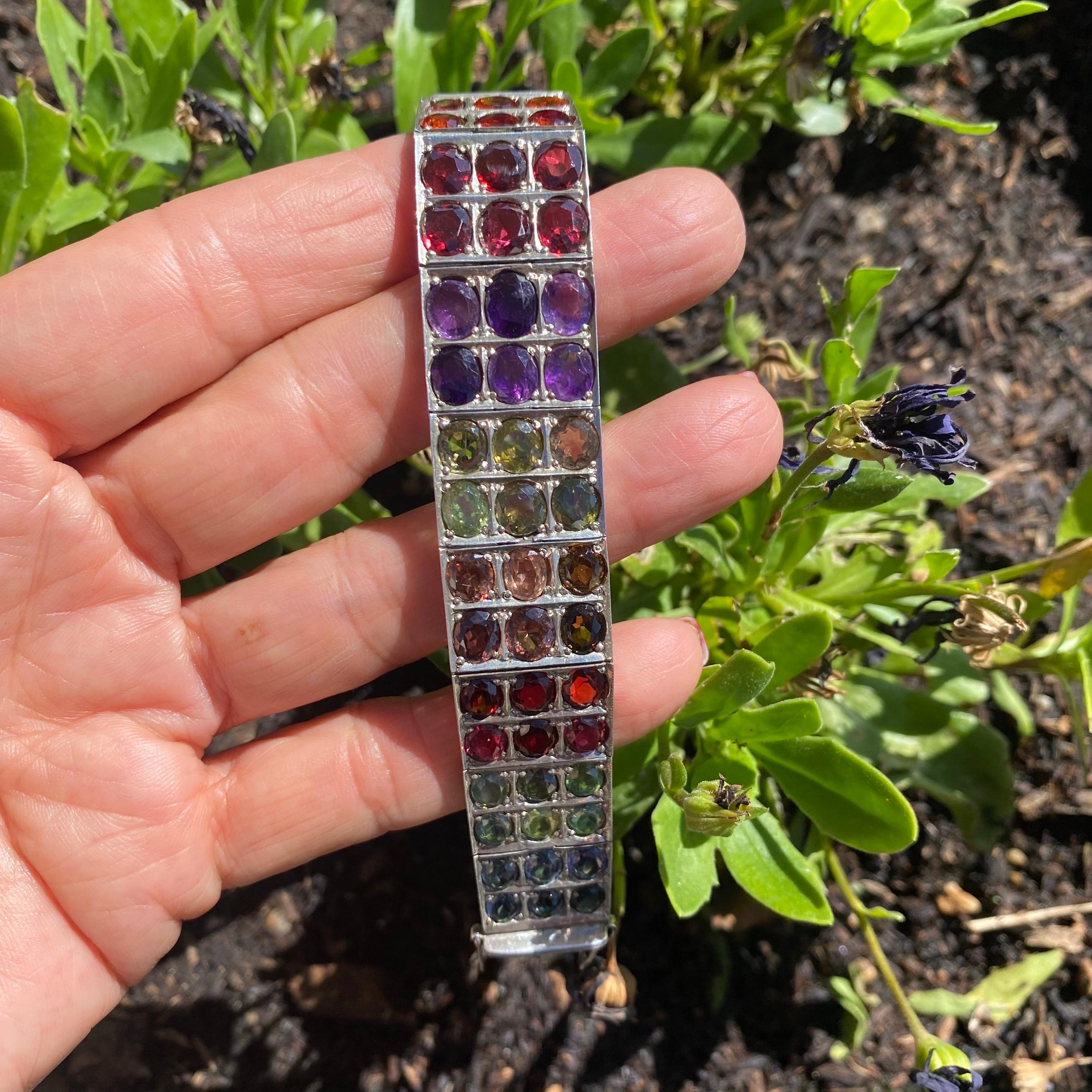 Mid-Century Rainbow Sapphire Gemstone Bracelet 24 Carats In Good Condition In Laguna Hills, CA