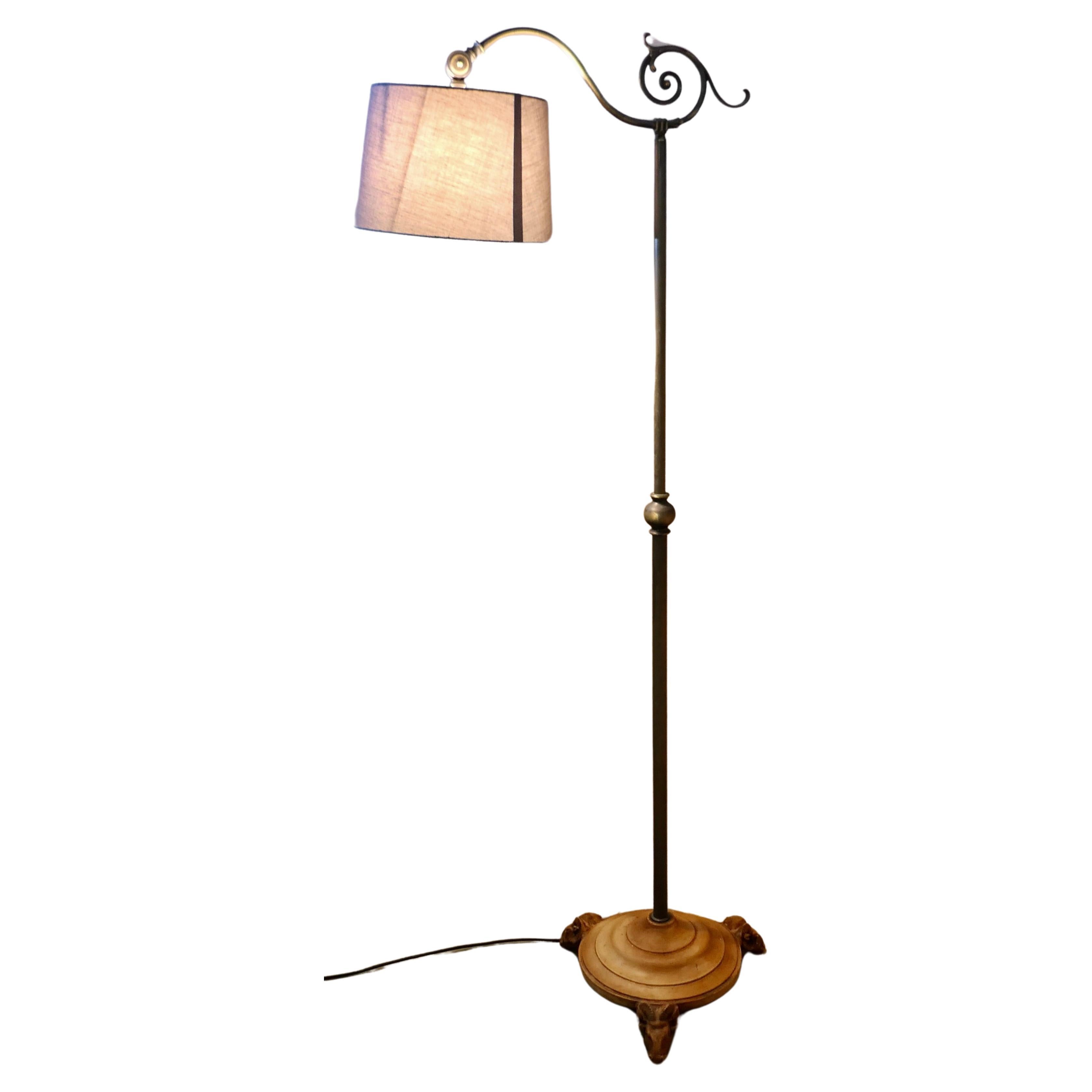 Lampe de lecture sur pied inclinable à tête de bélier du milieu du siècle par David Hunt en vente