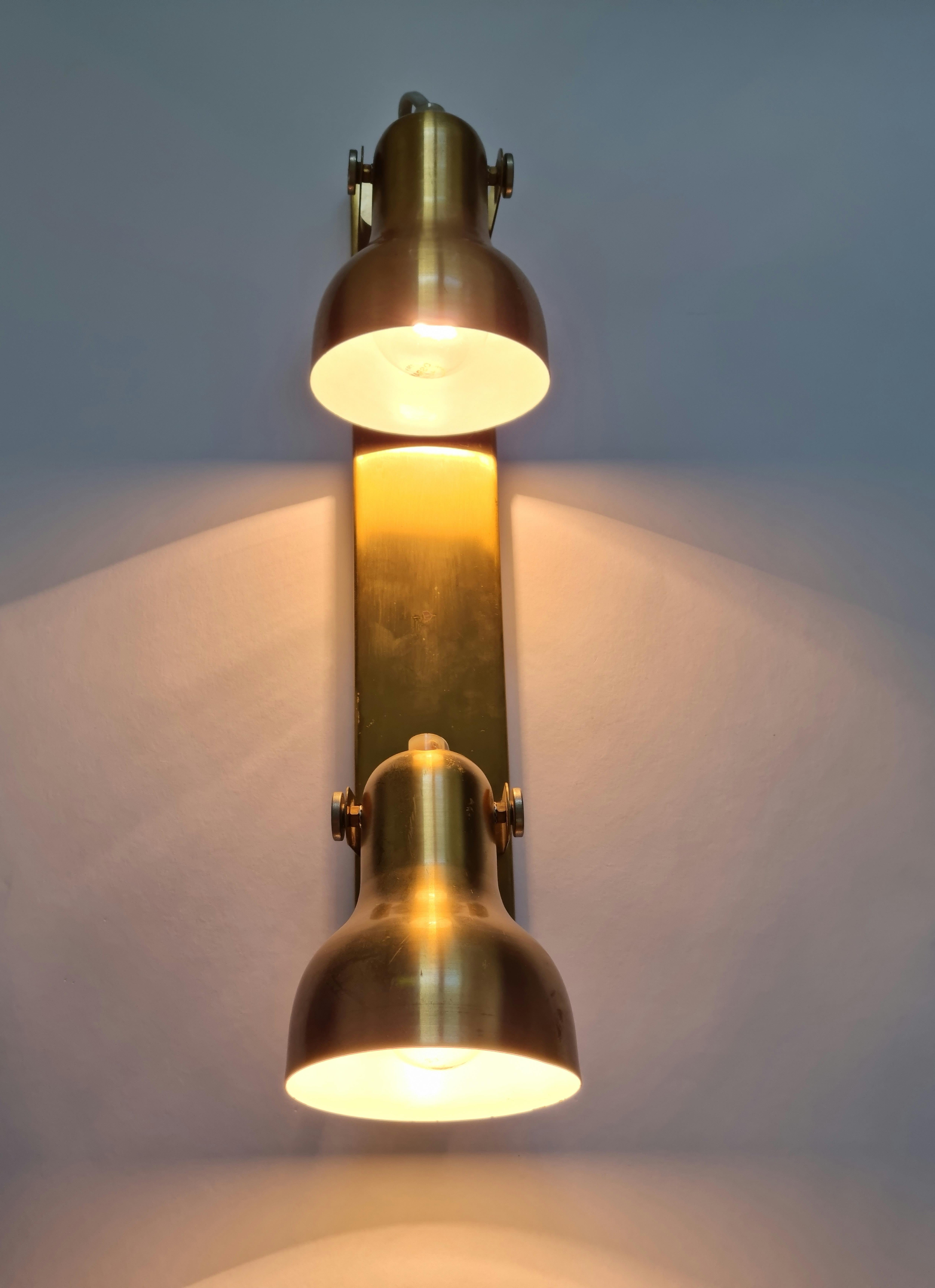 Tchèque Rare lampe murale réglable du milieu du siècle, 1970 en vente