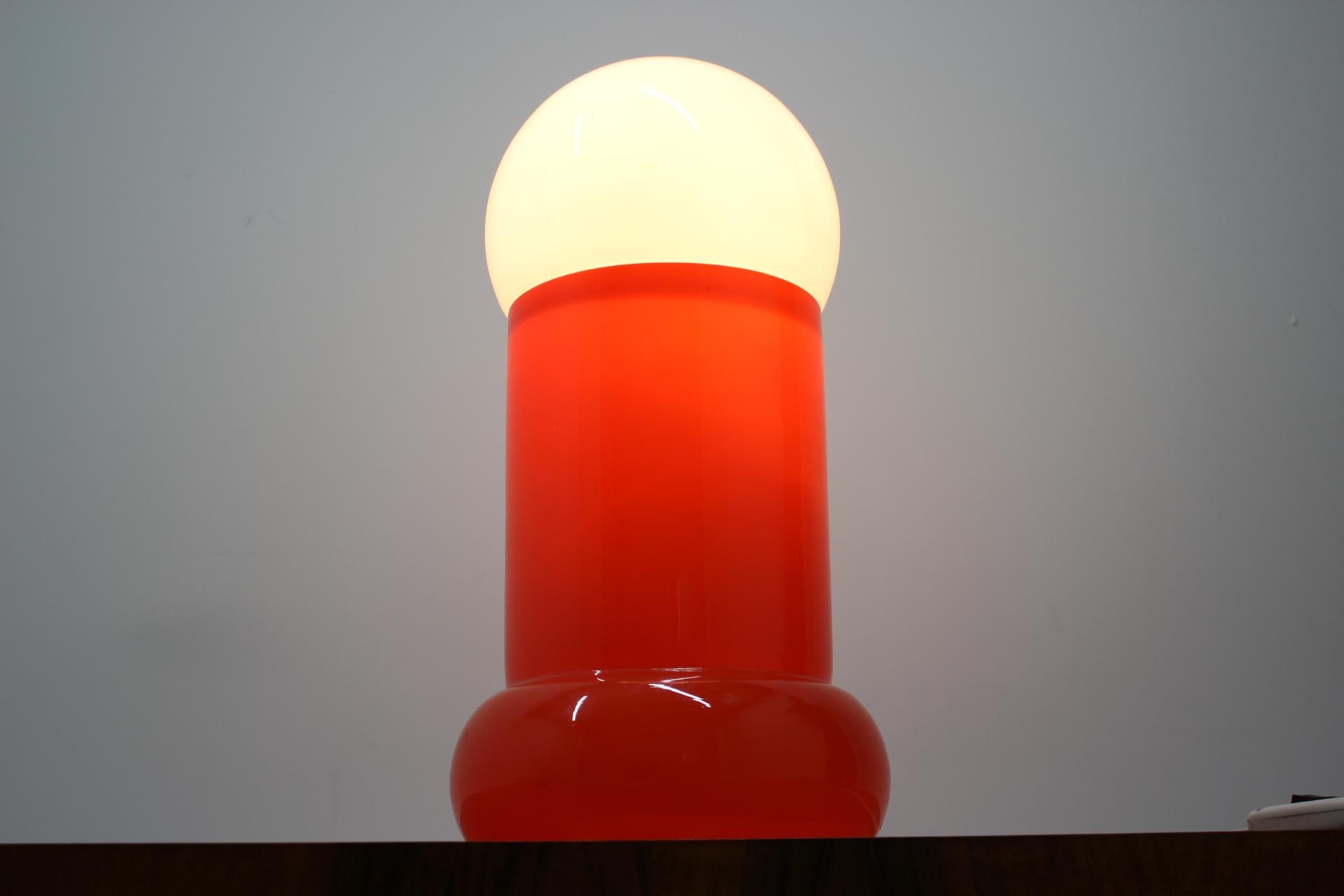 - Muy bonito estilo de iluminación
- Tipo raro.
  