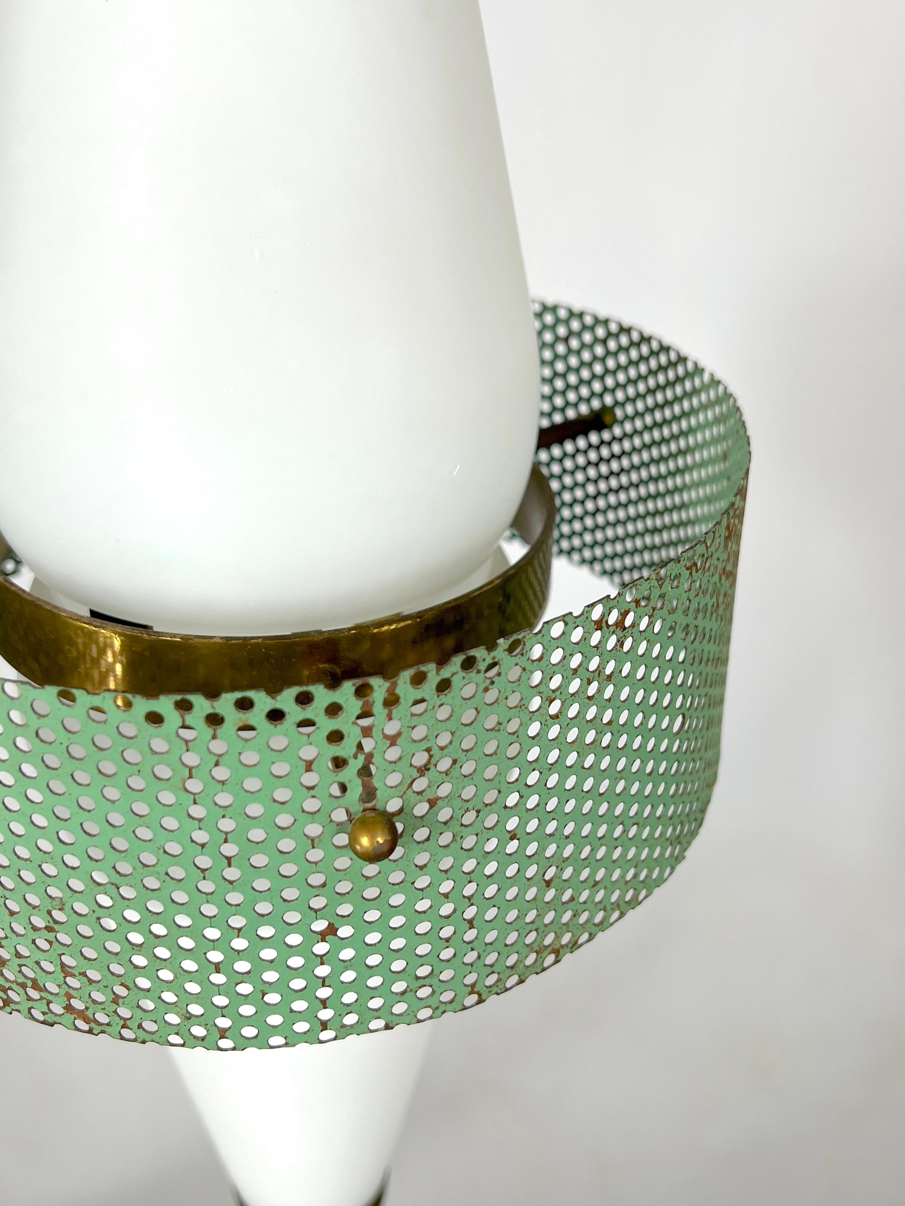 Mid-Century Rare Brass and Triplex Opaline Glass Pendant Lamp by Stilnovo In Good Condition For Sale In Catania, CT