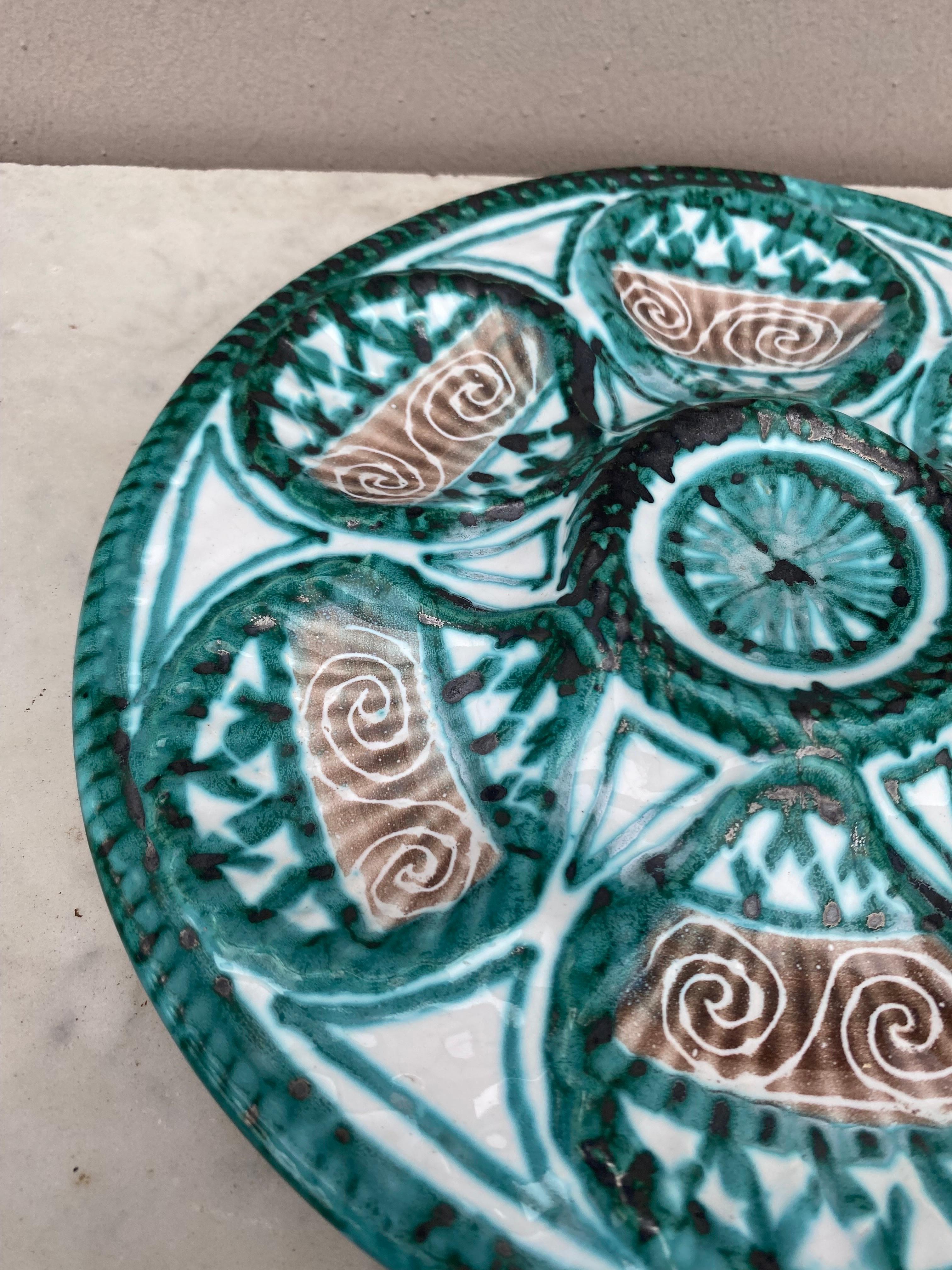 Mid-Century Modern Assiette à huîtres rare en céramique du milieu du siècle dernier Robert Picault Vallauris  en vente
