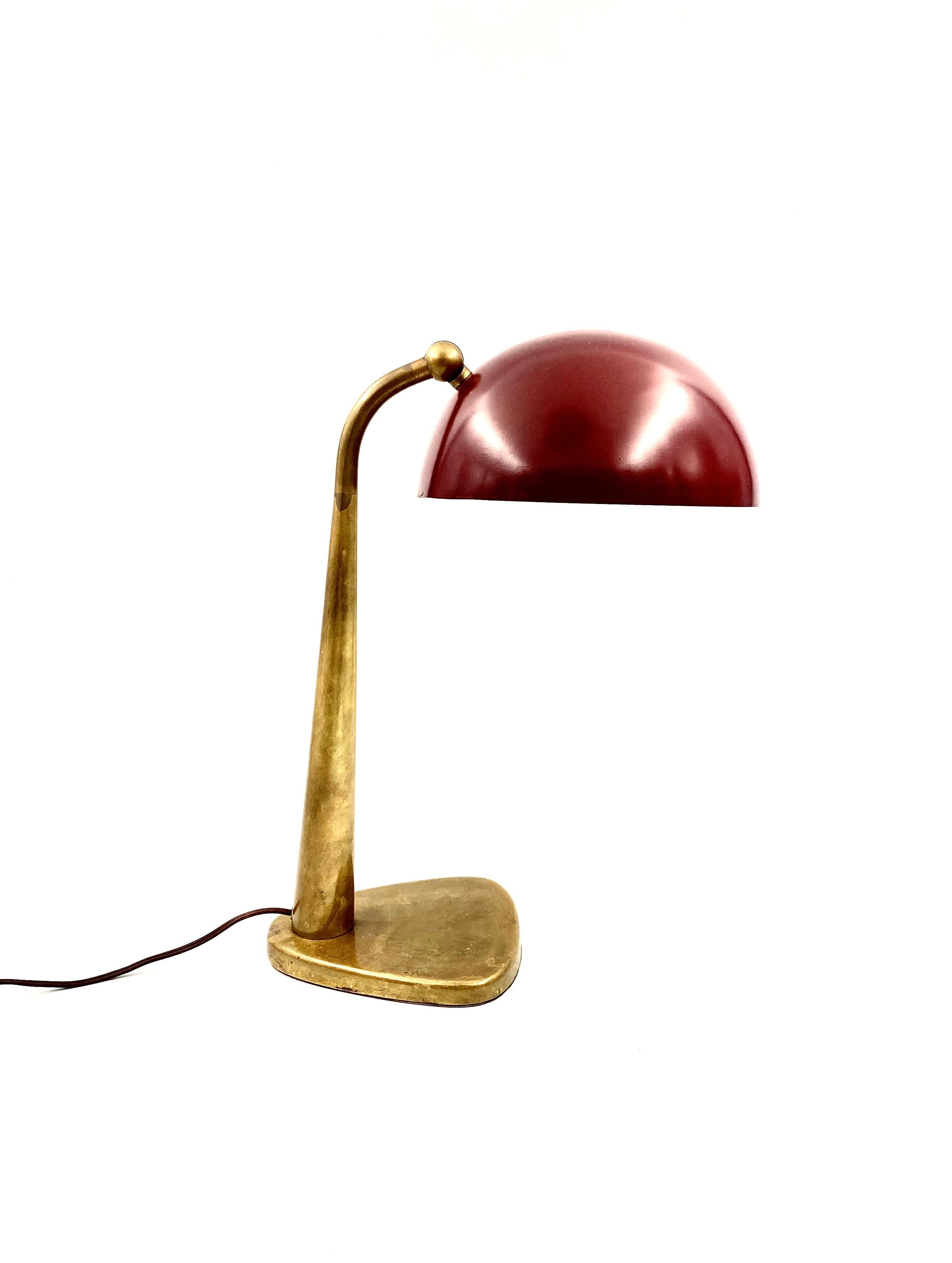 Stilnovo rare executive Desk / table lamp,

Stilnovo Milan, Italy, circa 1950s

Solid brass, lacquered metal. Bordeaux coloured shade.

Literature: ‘Apparecchi per l’illuminazione: lighting and fittings’, Stilnovo sales