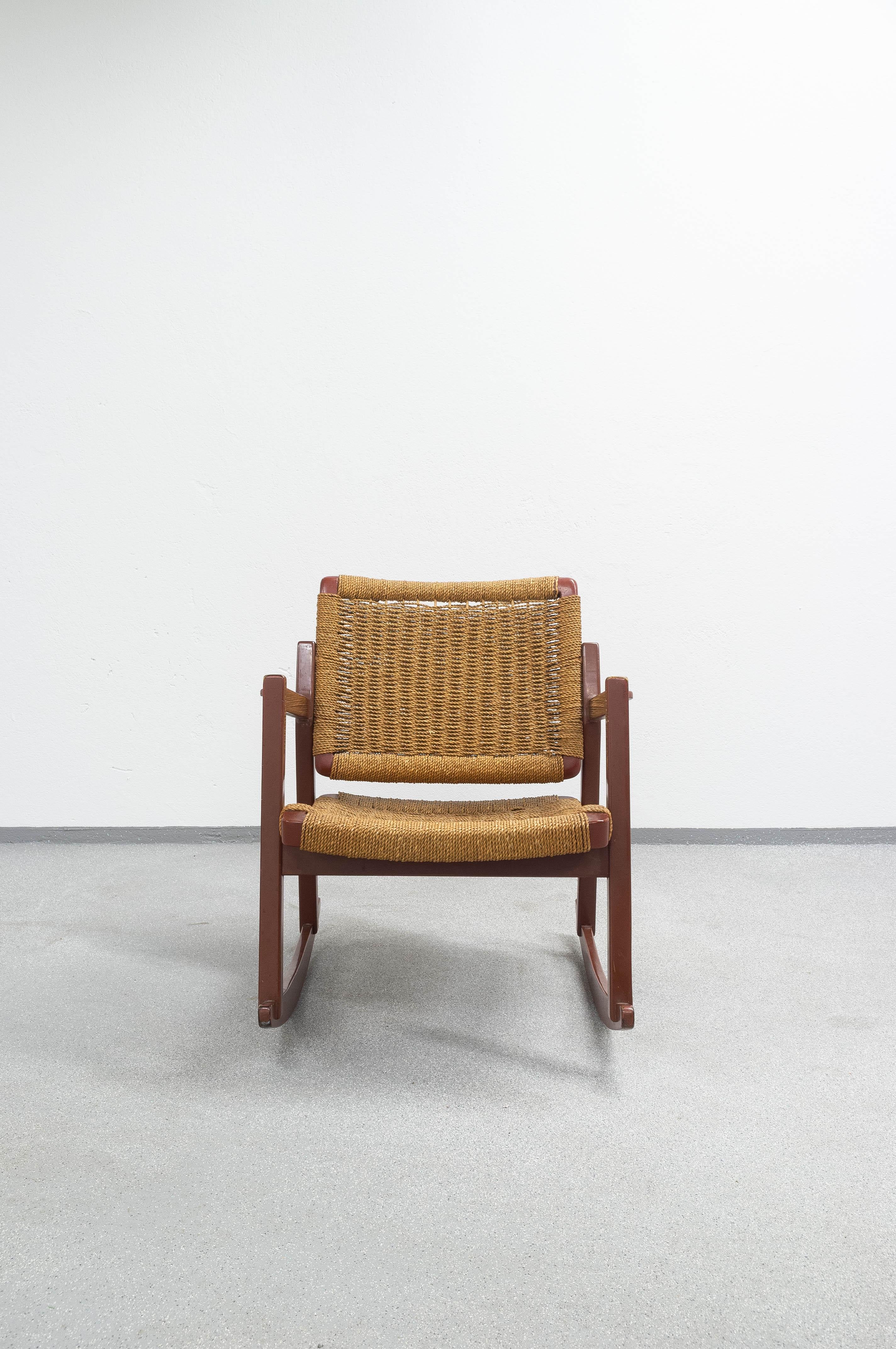 Midcentury rare hemp woven rocking chair by Alf Sture, produced for Hiorth & Østlyngen.

Alf Sture (1915-2000)
Education: 1940 Statens Håndverks- og Kunstindustriskole.
Selected awards: 1979 Møbelbransjens kolleksjonspris

Furniture designer