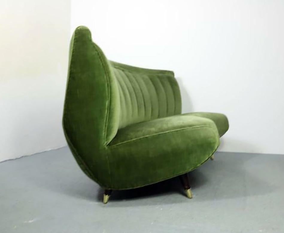 Sculptural rare curved sofa by Giulia Veronesi with sophisticated and fine Channel back , with wood legs and brass feet manufactured by ISA Bergamo in Italy during 1950s.
The green velvet is the original
The good condition is vintage, and must be