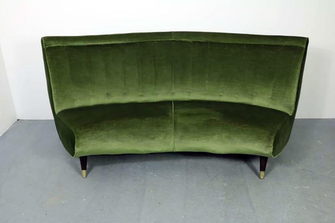 Giulia Veronesi for ISA Rare Green Curved Channel Back Velvet Sofa, Italy, 1950s In Fair Condition In Milano, IT