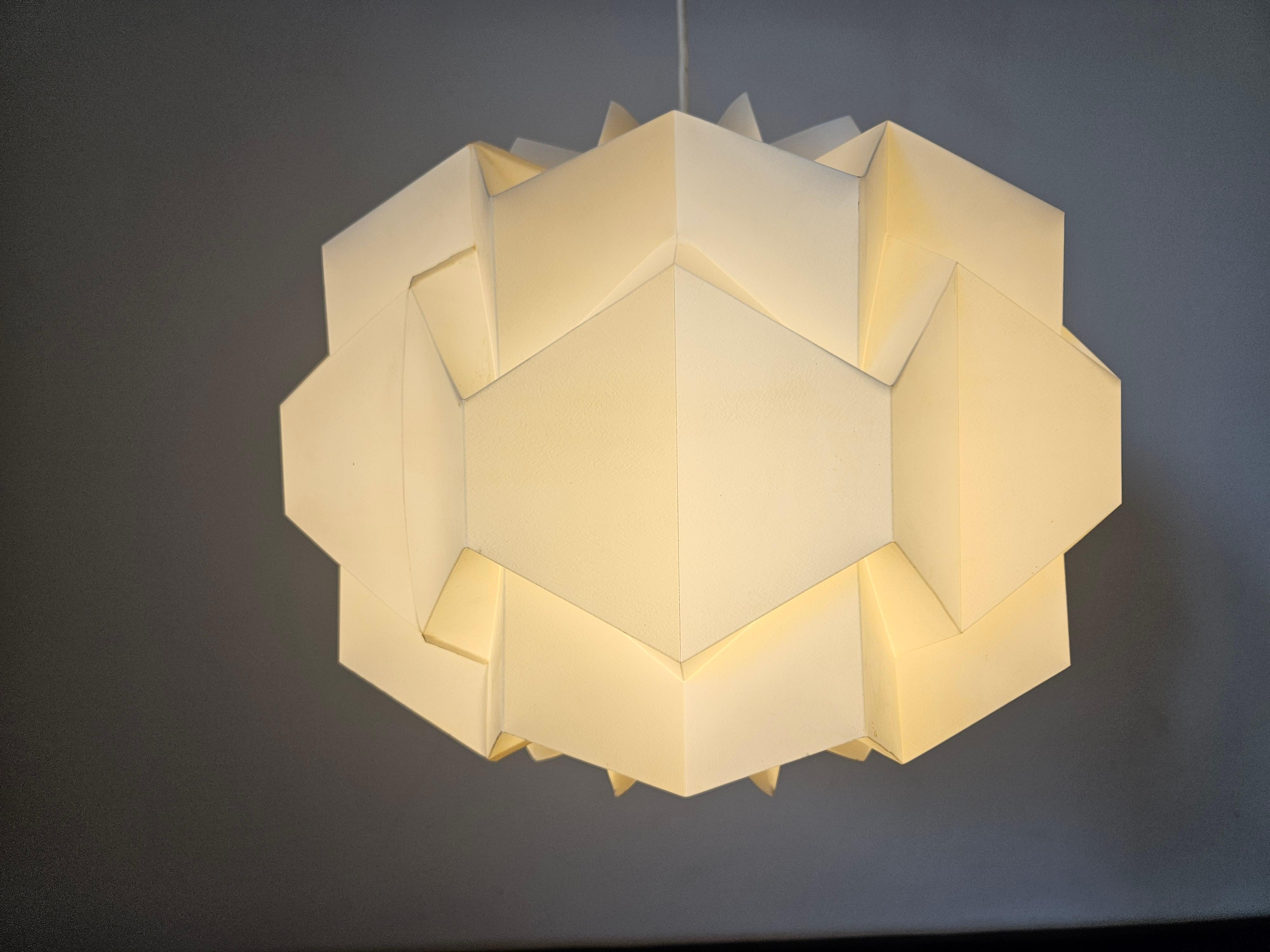 Rare pendentif de grande taille du milieu du siècle, style Le Klint, Danemark, années 1970 en vente 7