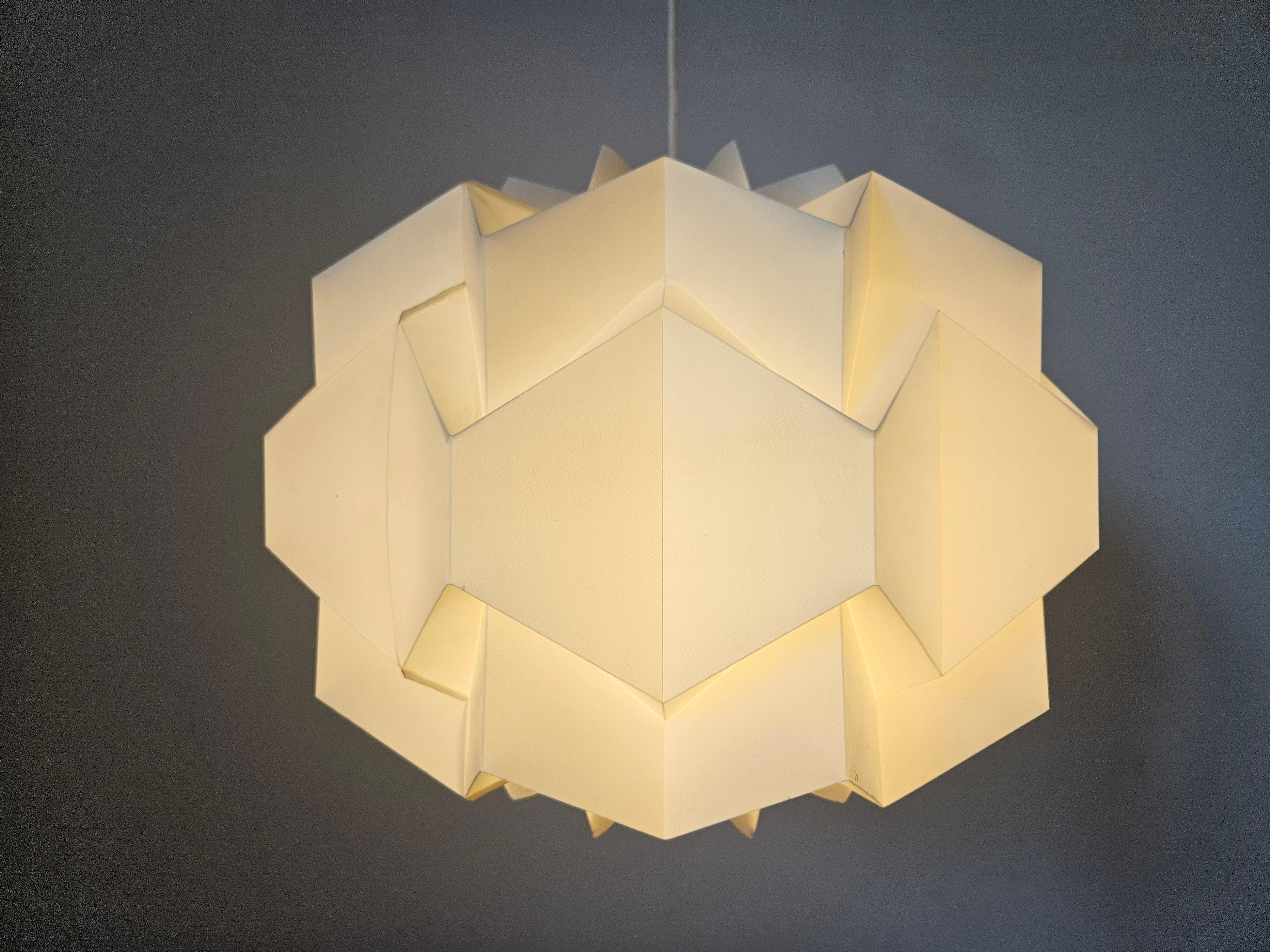 Rare pendentif de grande taille du milieu du siècle, style Le Klint, Danemark, années 1970 en vente 8