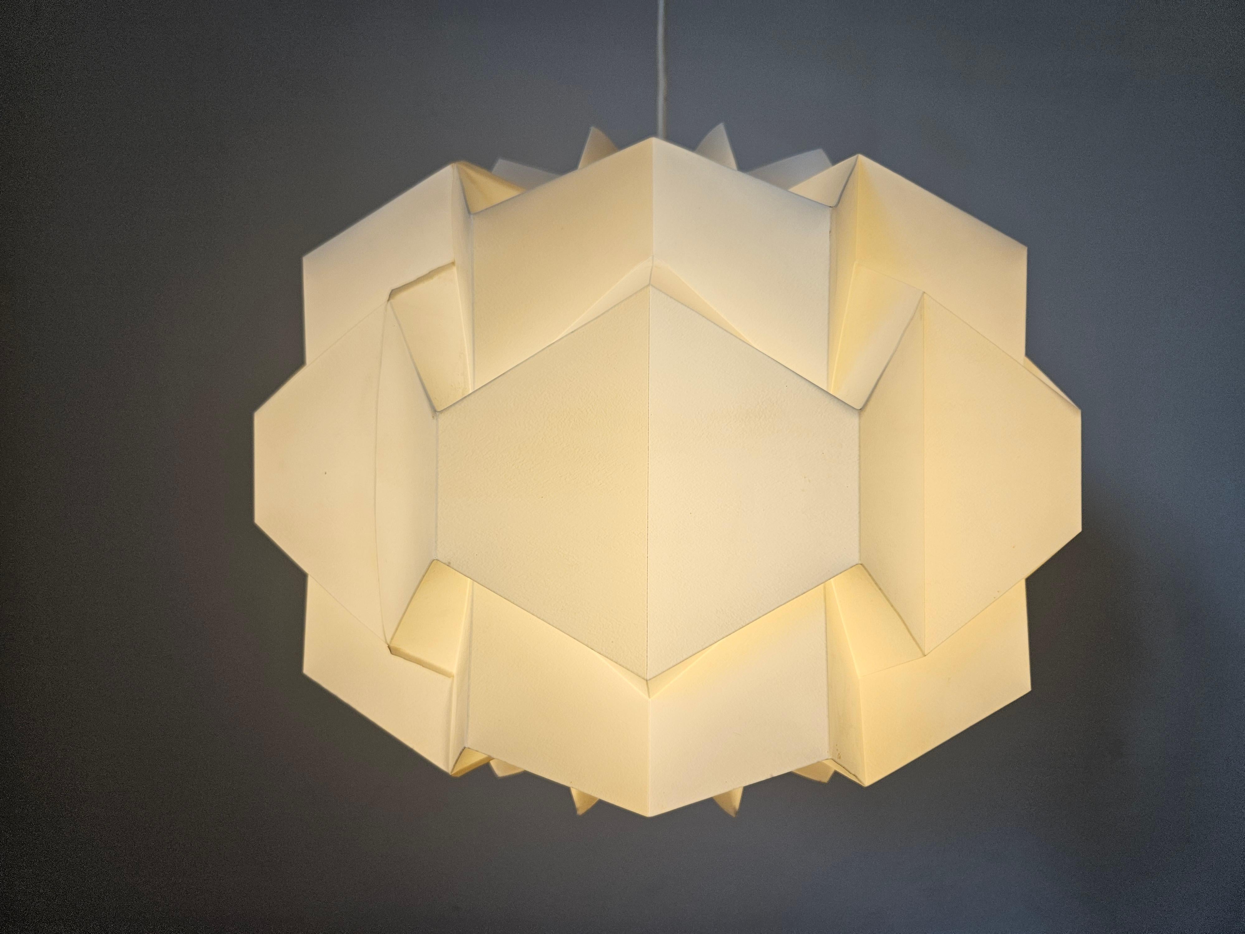 Rare pendentif de grande taille du milieu du siècle, style Le Klint, Danemark, années 1970 en vente 9