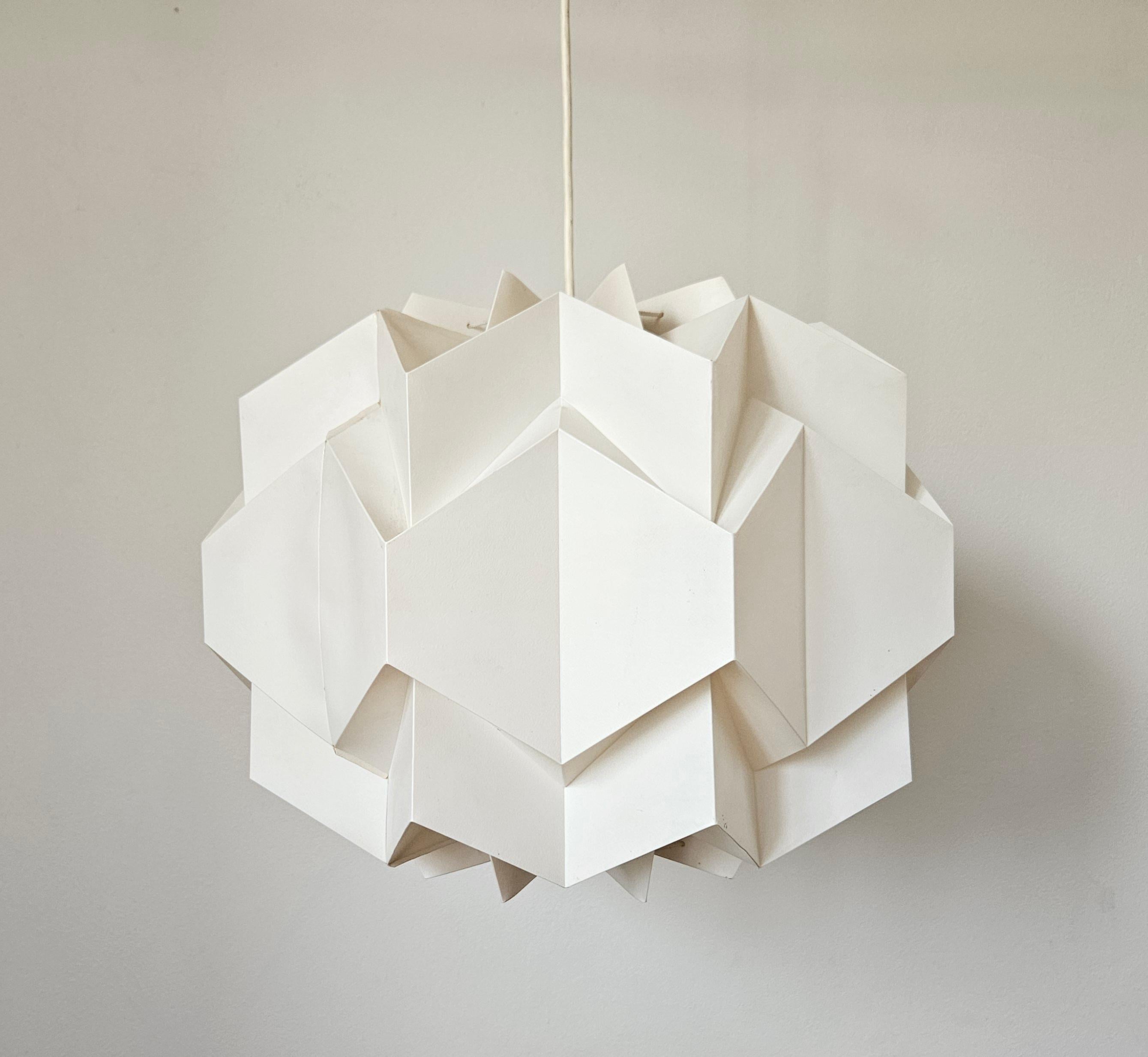 Mid-Century Modern Rare pendentif de grande taille du milieu du siècle, style Le Klint, Danemark, années 1970 en vente