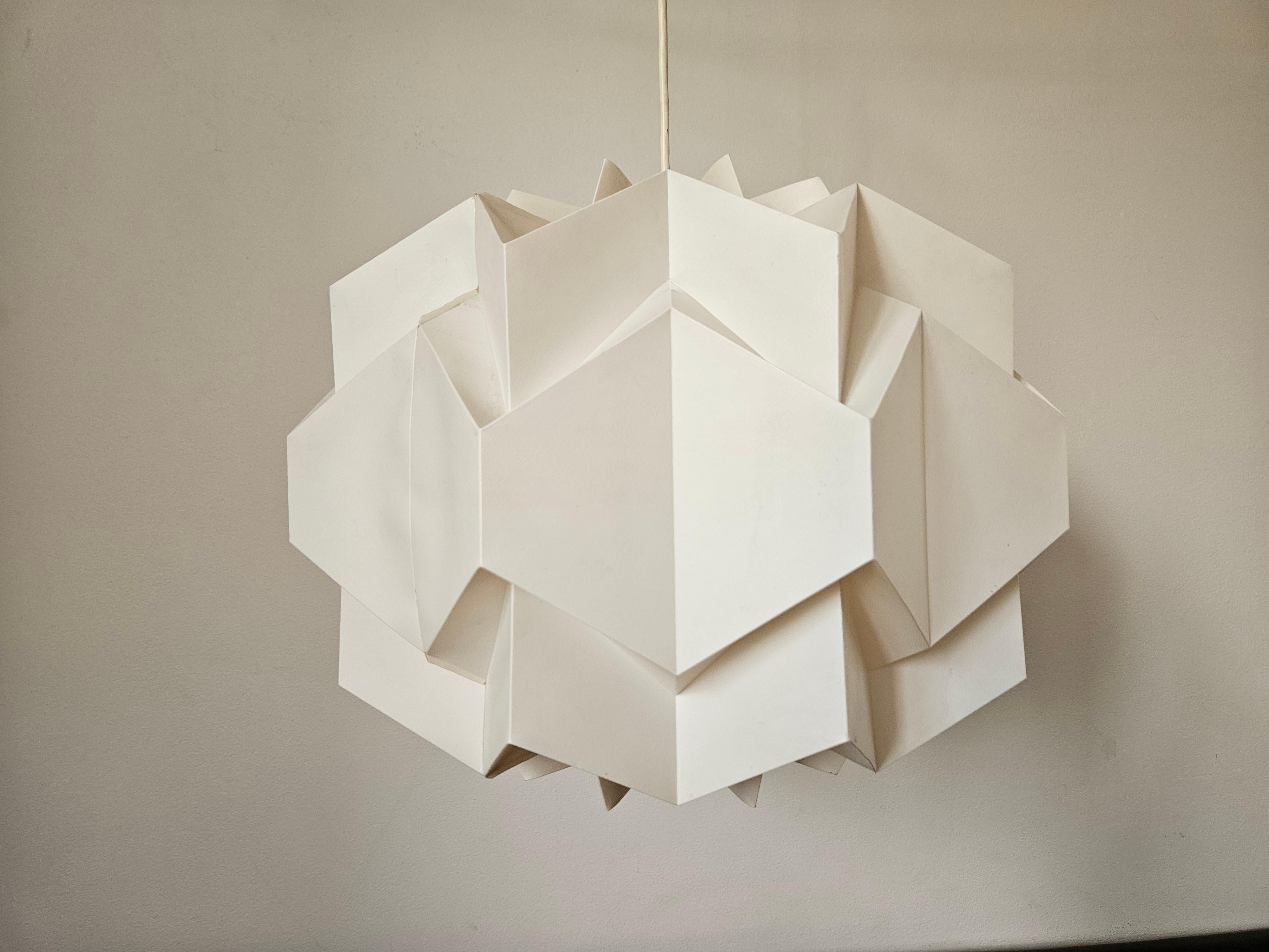 Rare pendentif de grande taille du milieu du siècle, style Le Klint, Danemark, années 1970 en vente 1
