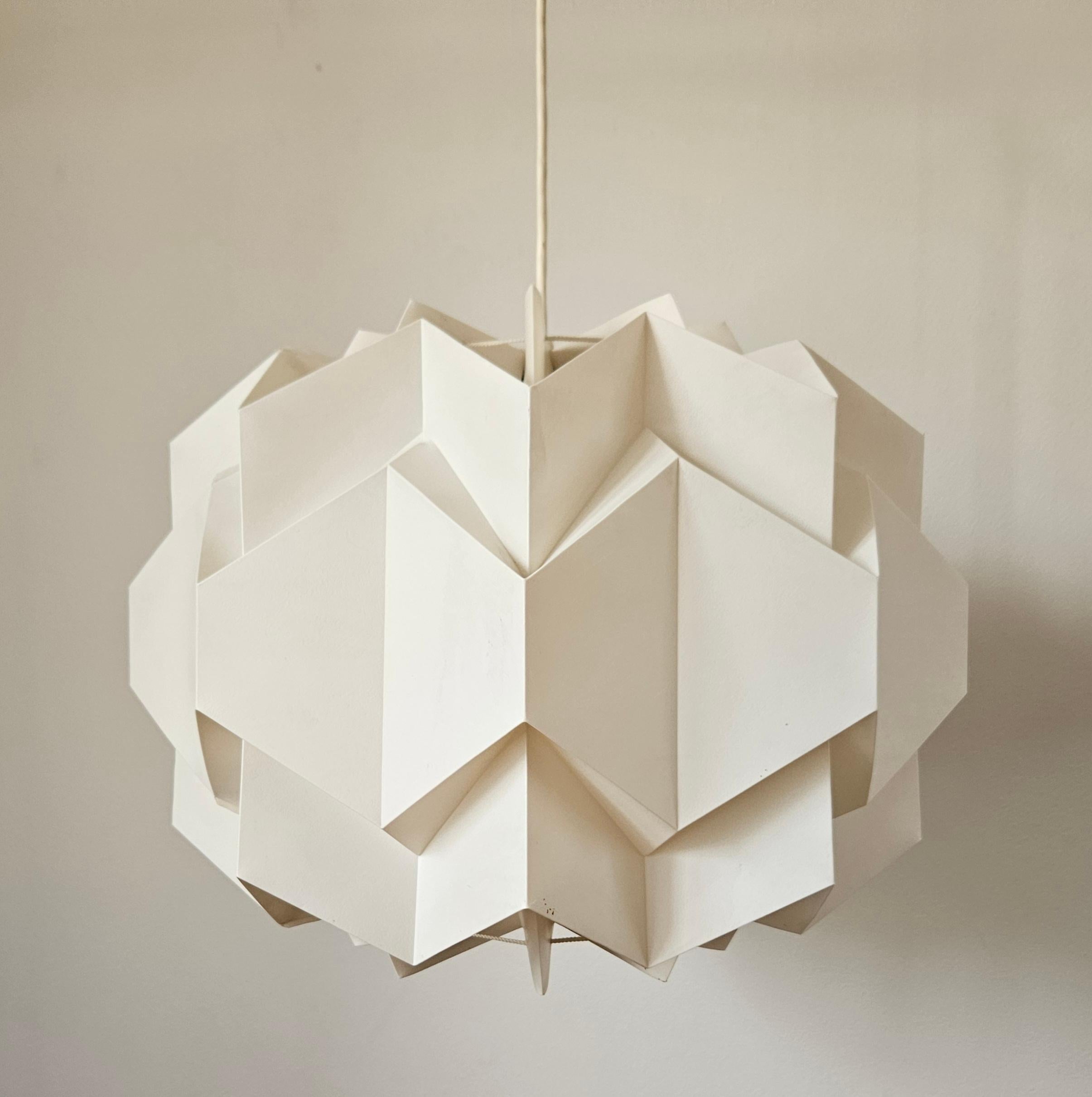 Rare pendentif de grande taille du milieu du siècle, style Le Klint, Danemark, années 1970 en vente 2