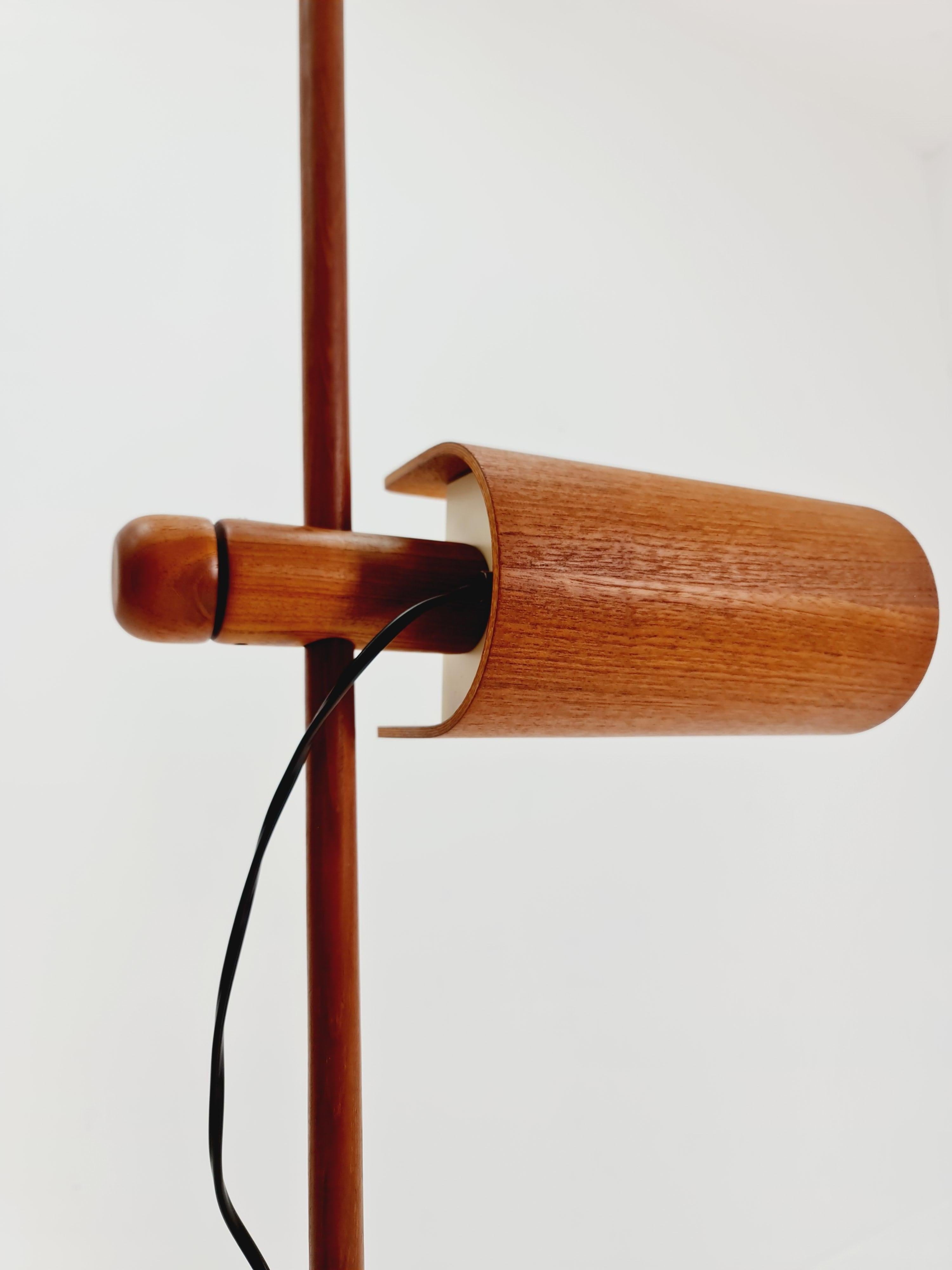Lampada da terra in teak rara della metà del secolo scorso Danimarca anni '70 in vendita 4