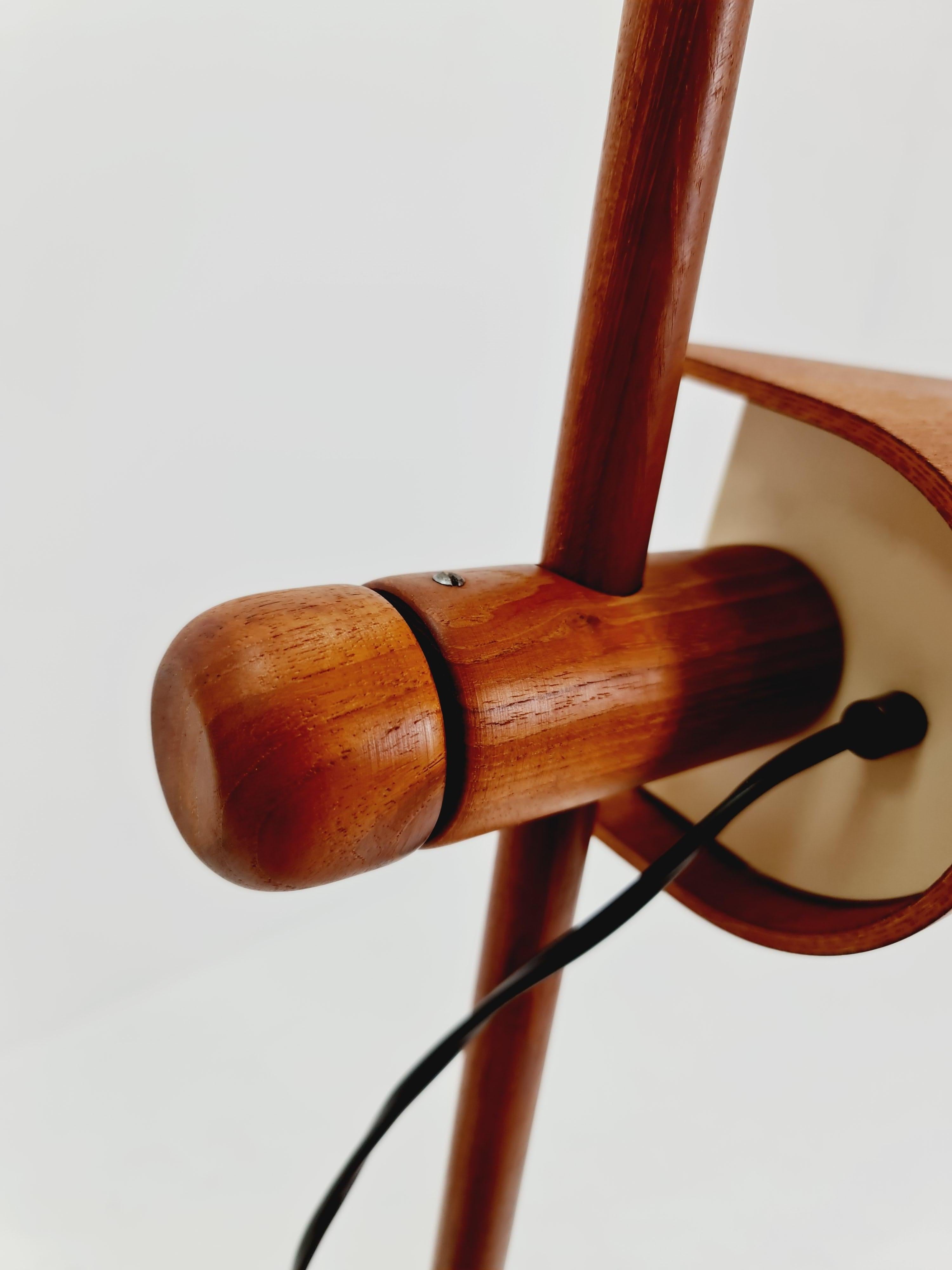 Lampada da terra in teak rara della metà del secolo scorso Danimarca anni '70 in vendita 1