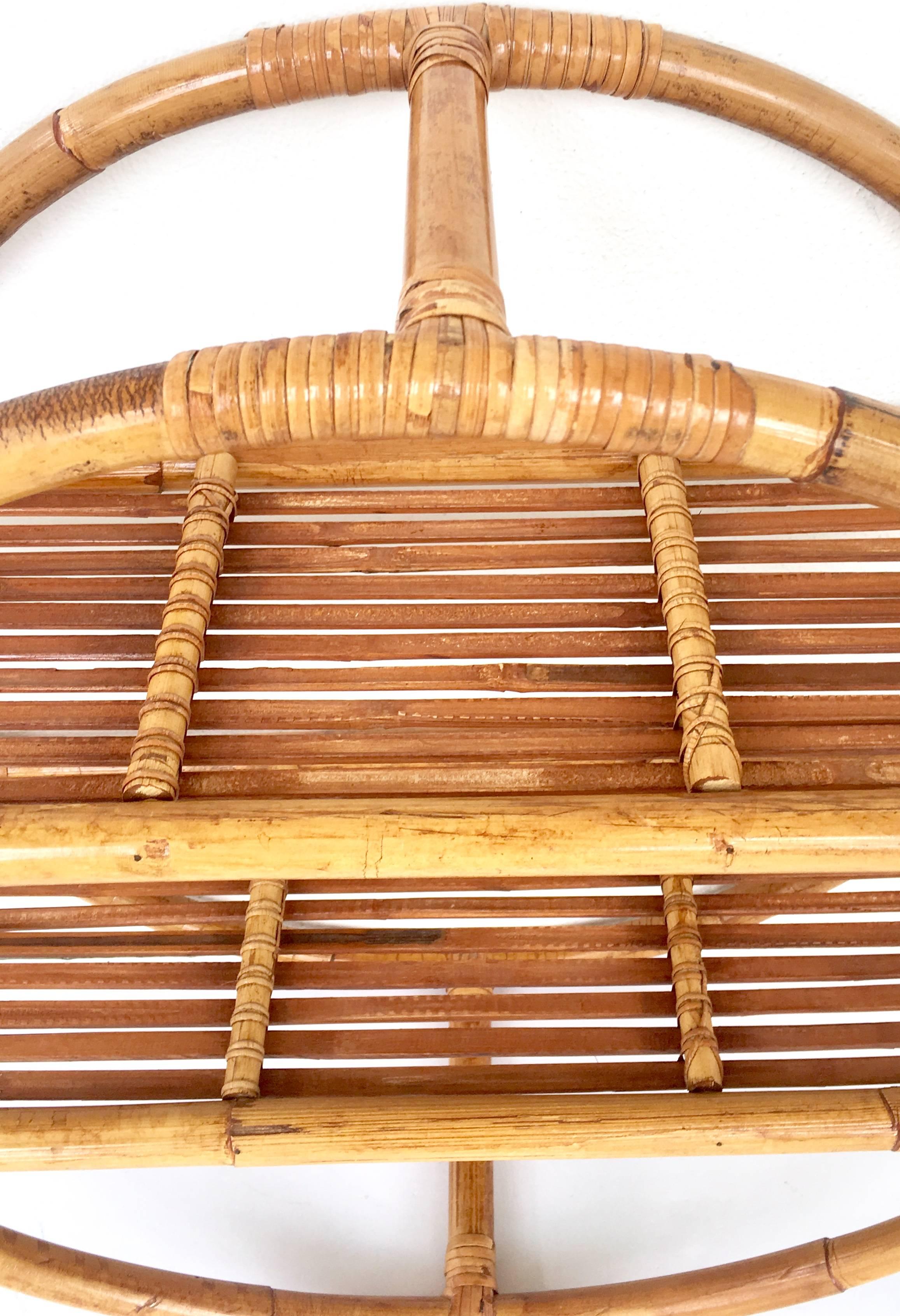 Mid-Century Rattan & Wicker Wrap Round Wall Mounted Shelf Display In Excellent Condition In West Palm Beach, FL