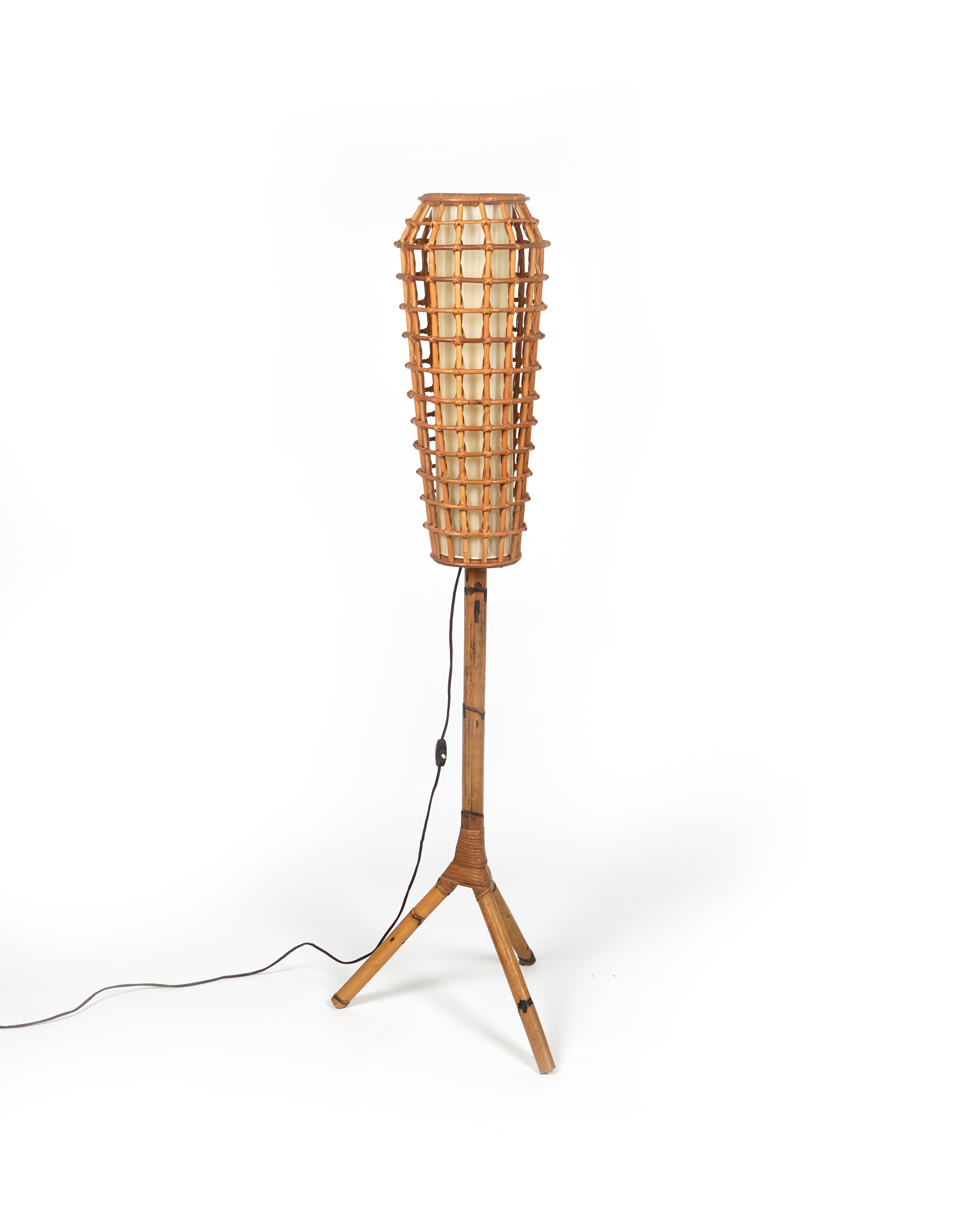 italien Lampadaire en rotin et bambou du milieu du siècle dernier, style Franco Albini, Italie, années 1960 en vente