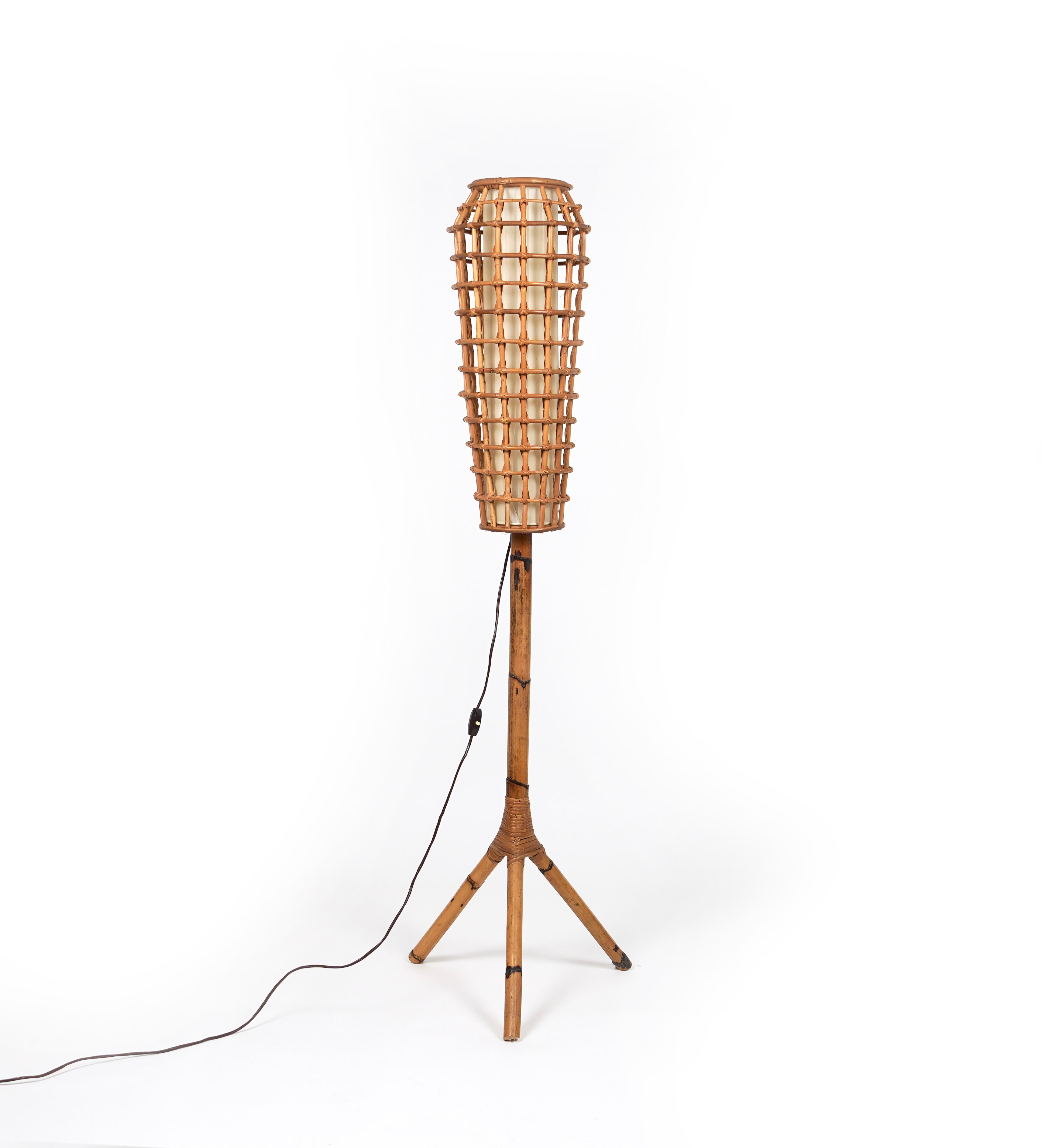 Midcentury Rattan and Bamboo Floor Lamp Franco Albini Style, Italy, 1960s In Good Condition For Sale In Rome, IT