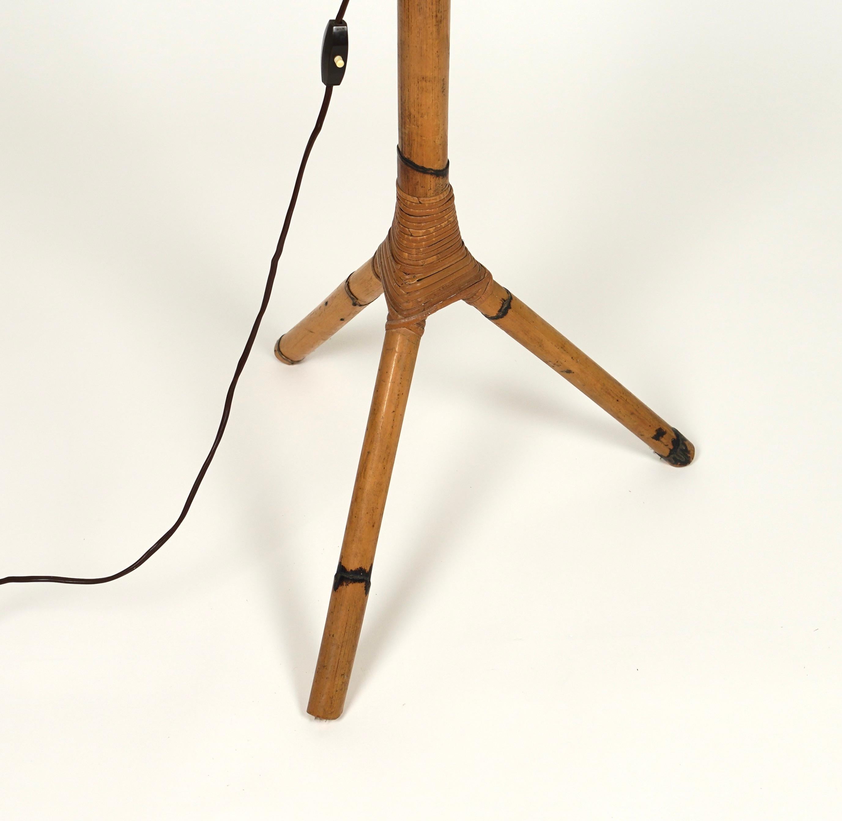 Lámpara de pie de ratán y bambú de mediados de siglo Estilo Franco Albini, Italia Años 60 en venta 1