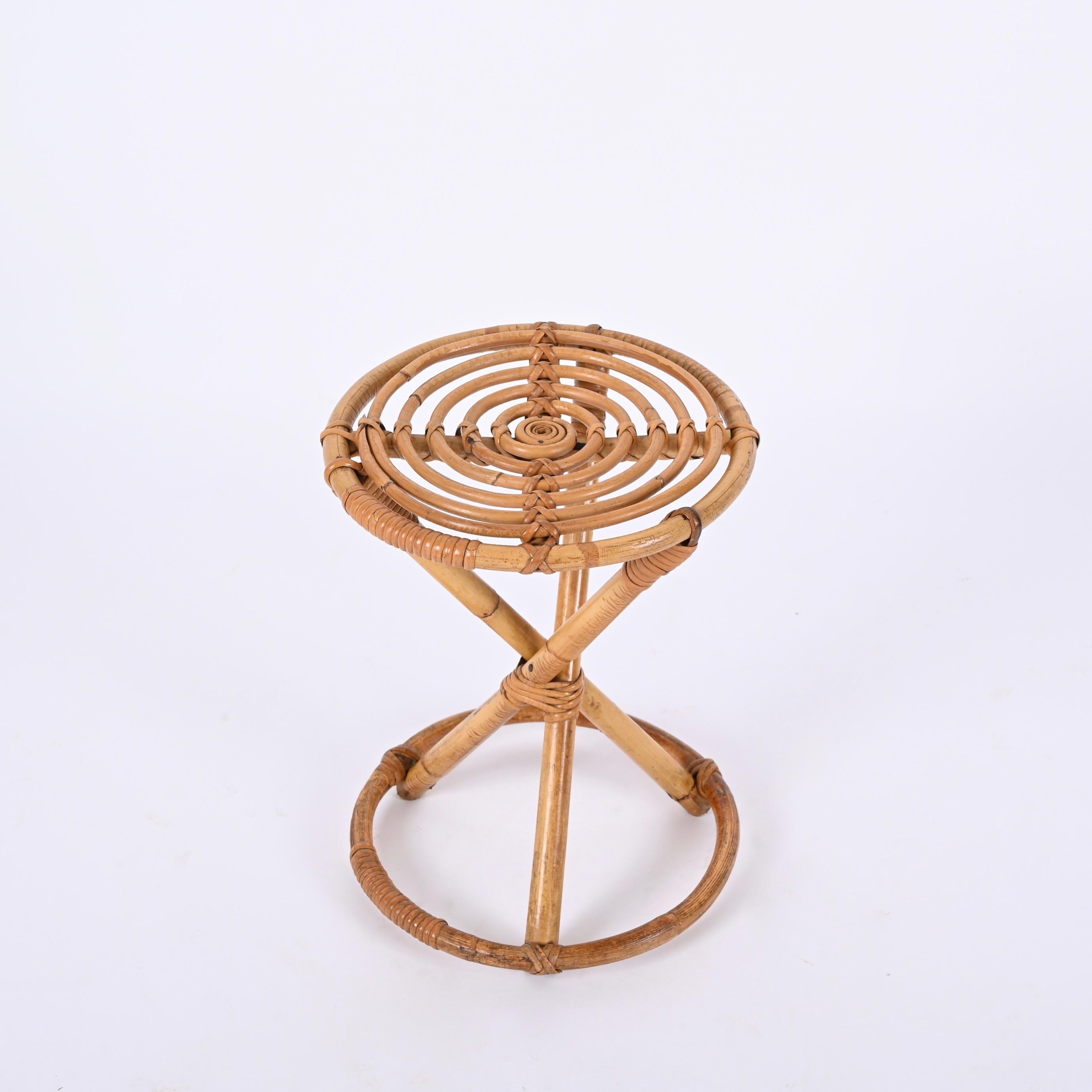 Tabouret rond italien en rotin et bambou du milieu du siècle, années 1960 en vente 3