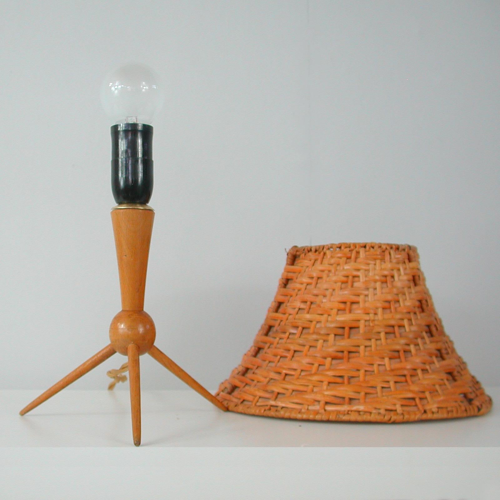 Mid-Century Rattan Wicker and Birch Tripod Table Lamp, Sweden, 1950s For Sale 8