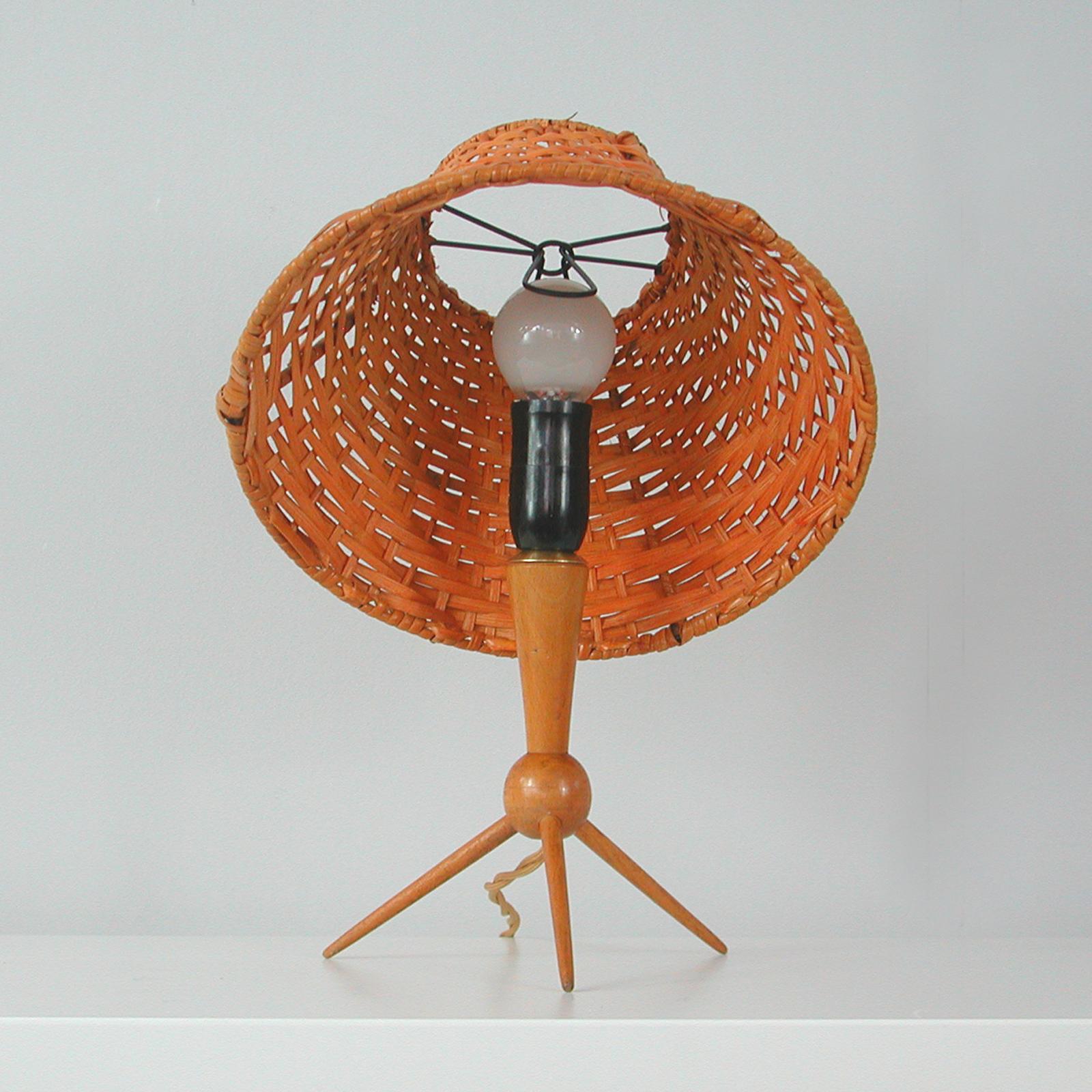 Mid-Century Rattan Wicker and Birch Tripod Table Lamp, Sweden, 1950s In Good Condition For Sale In NUEMBRECHT, NRW
