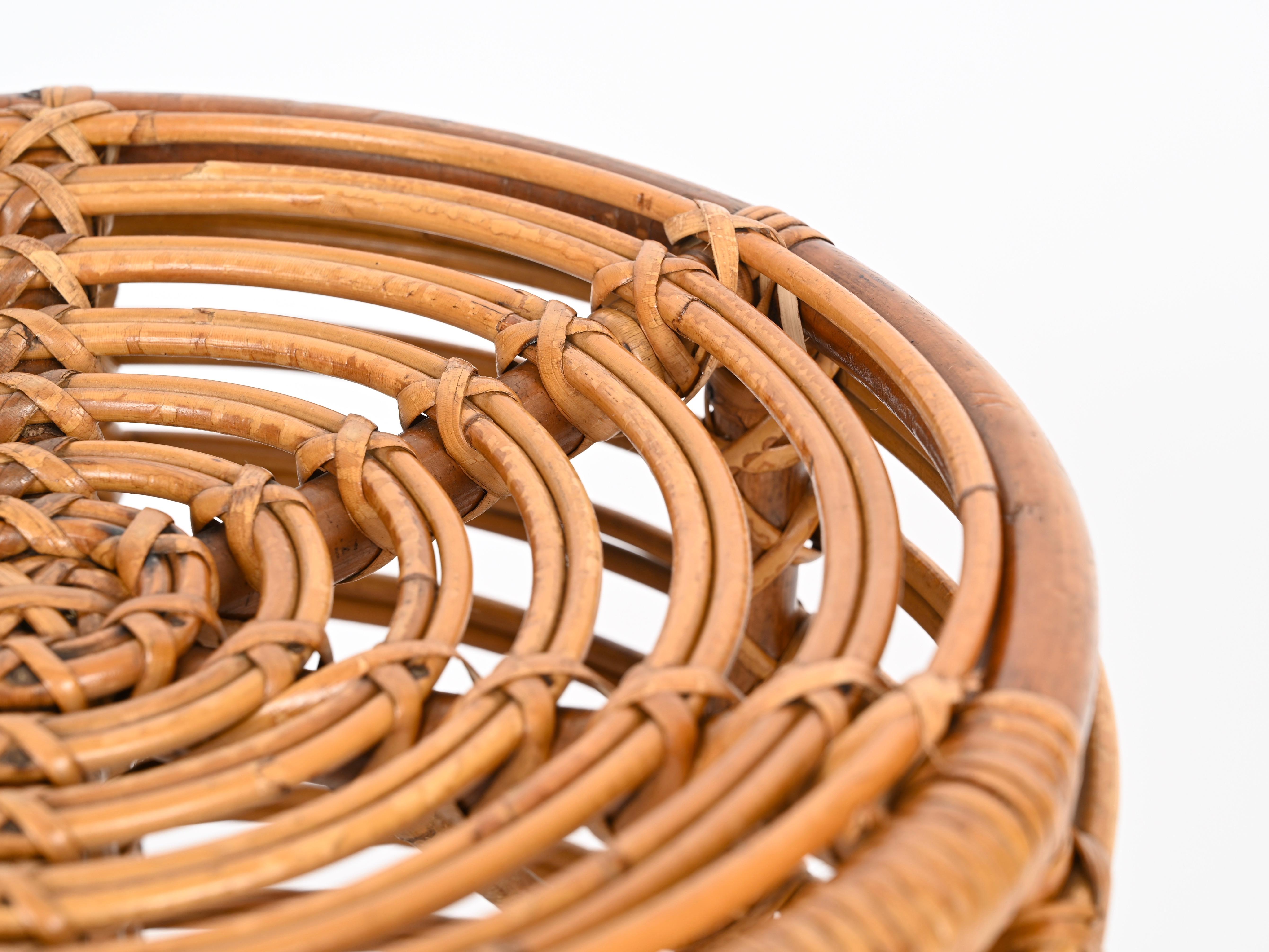 Mid-Century Rattan and Wicker Red Round Pouf Stool by Tito Agnoli, Italy, 1960s In Good Condition For Sale In Roma, IT