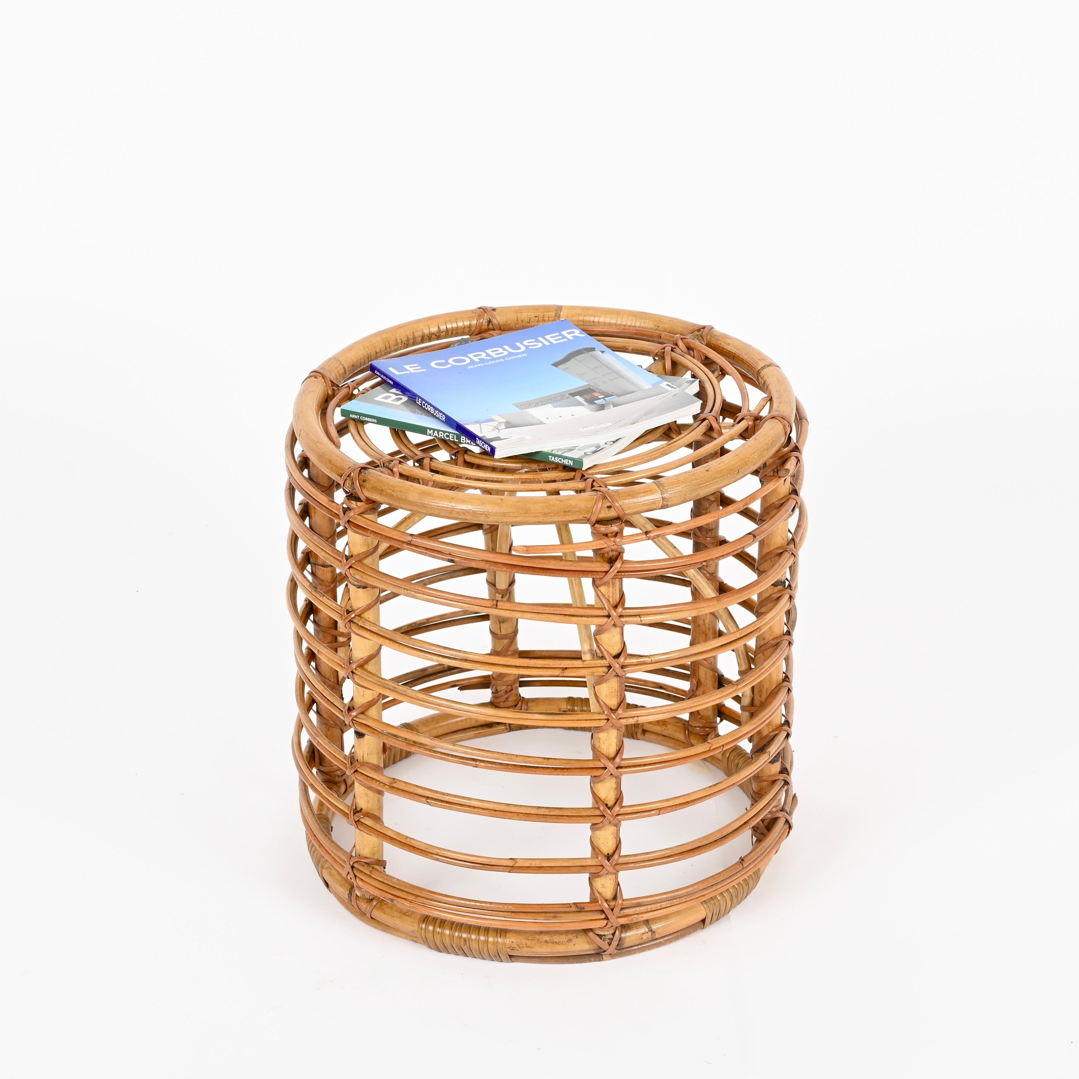 Mid-Century Rattan and Wicker Red Round Pouf Stool by Tito Agnoli, Italy, 1960s In Good Condition For Sale In Roma, IT