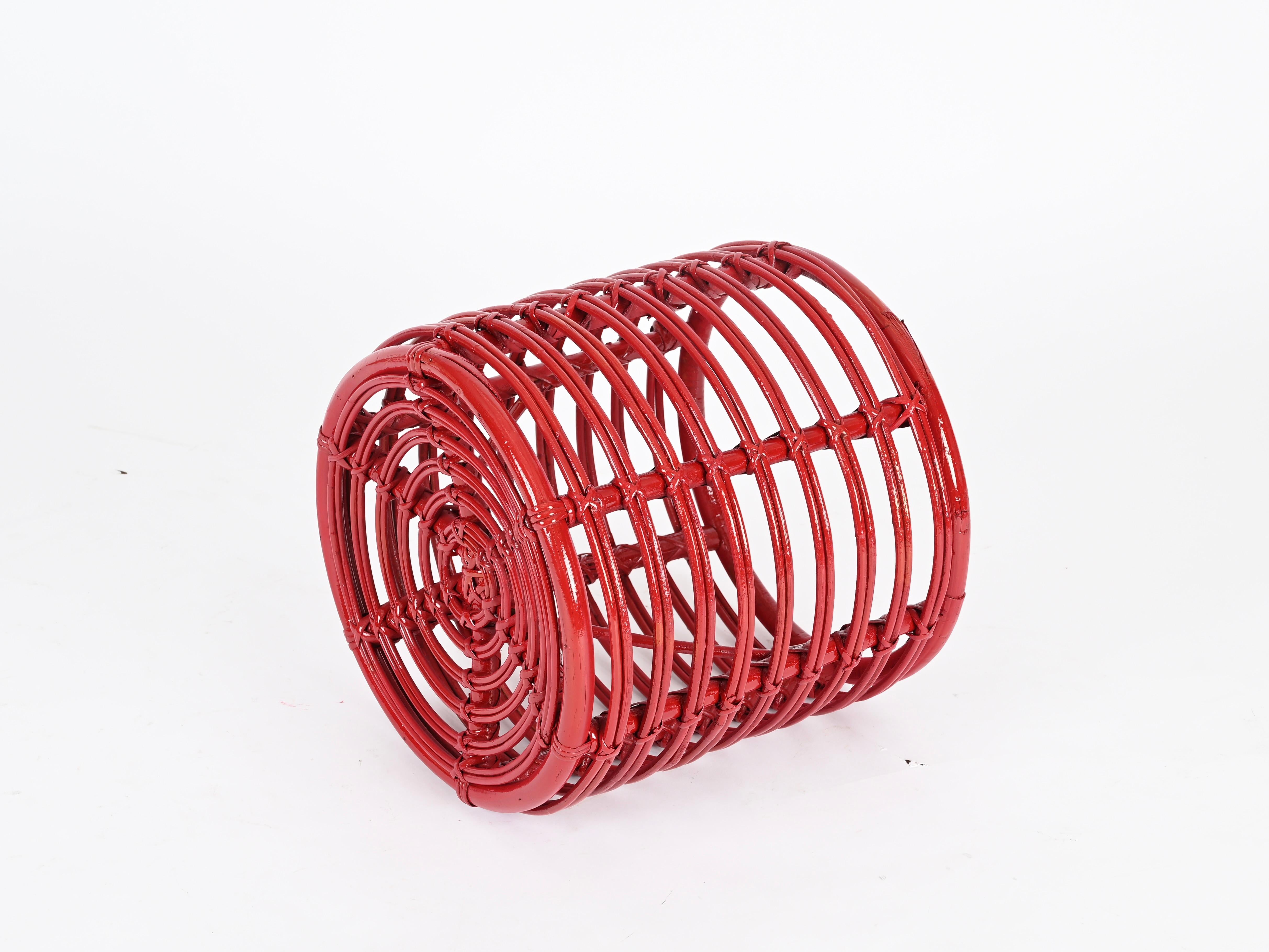 Taburete Puf Redondo de Ratán y Mimbre Rojo de Mitad de Siglo de Tito Agnoli, Italia, 1970 en venta 3