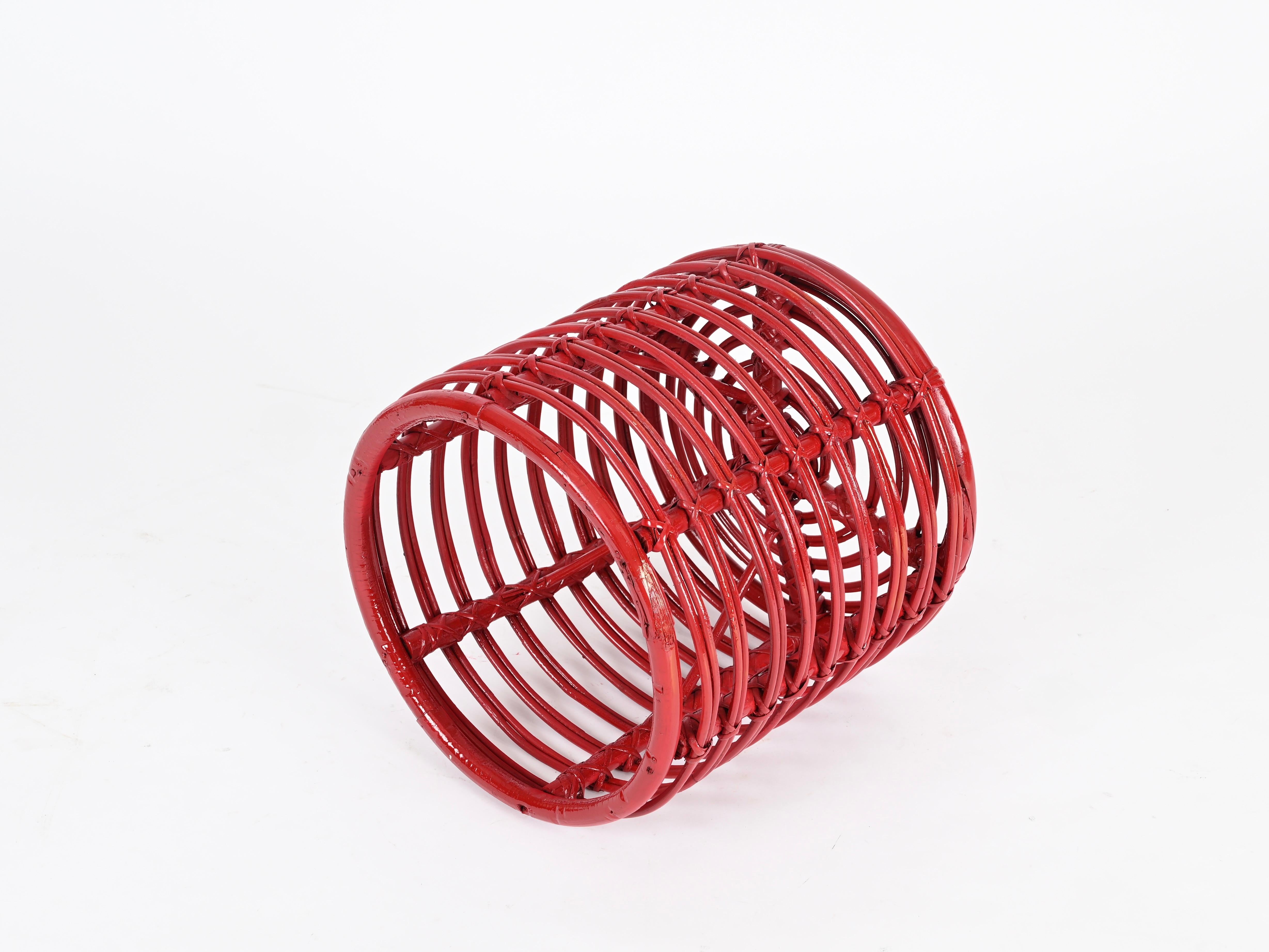 Taburete Puf Redondo de Ratán y Mimbre Rojo de Mitad de Siglo de Tito Agnoli, Italia, 1970 en venta 4