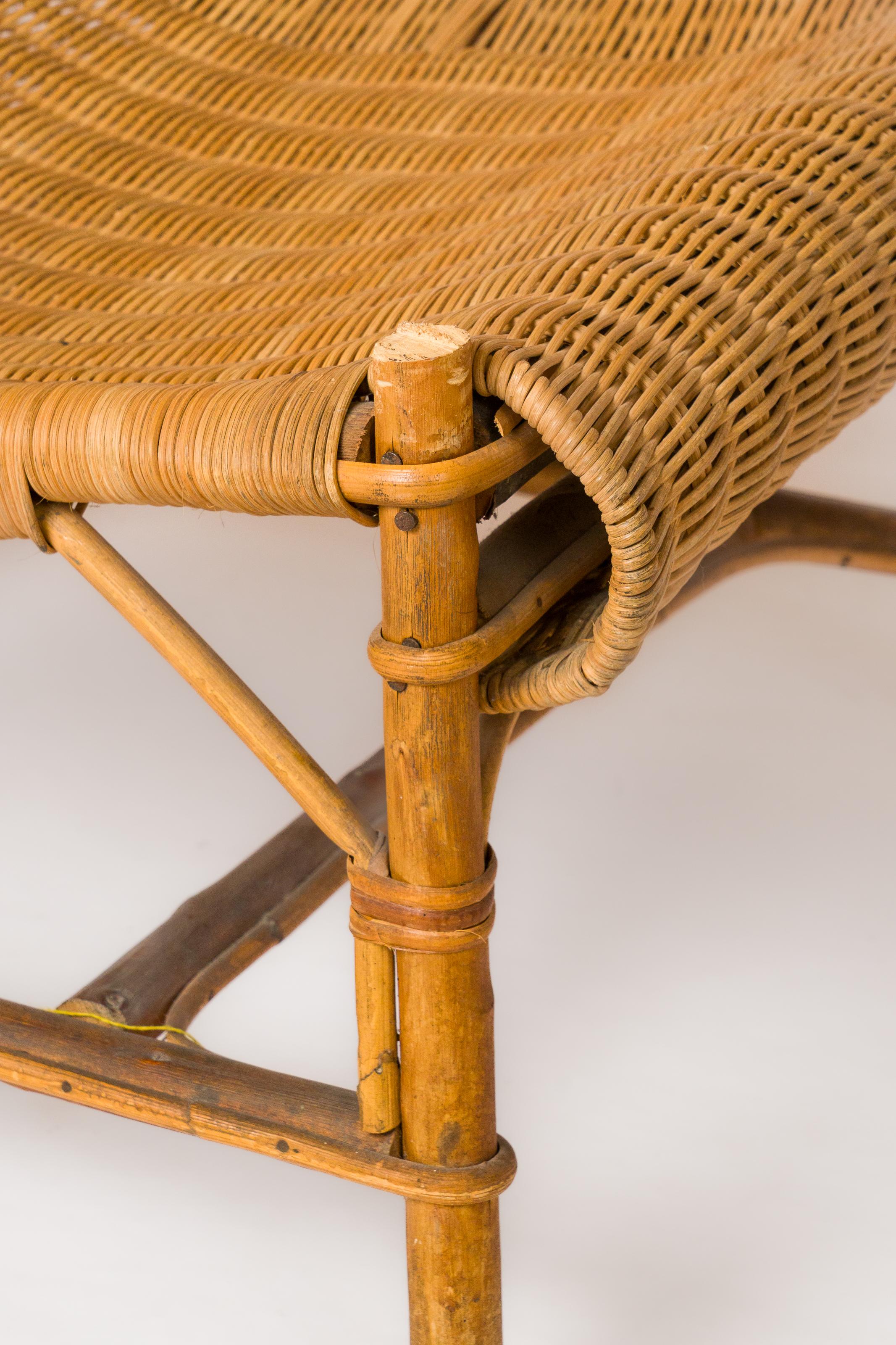 Silla Slipper de ratán y mimbre de mediados de siglo - Francia Años 60 mediados del siglo XX en venta