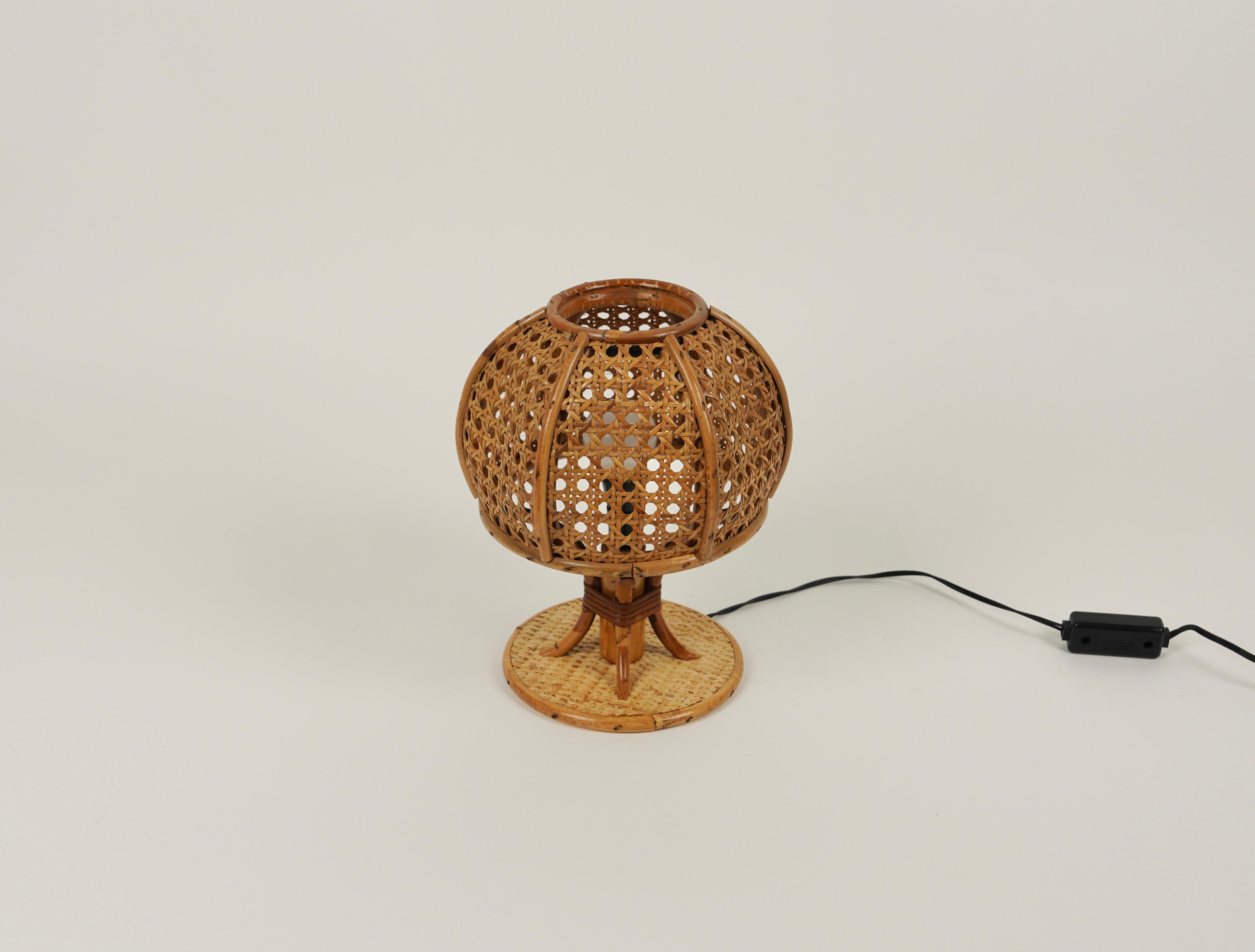 Italian Midcentury Rattan and Wicker Table Lamp Louis Sognot Style, Italy, circa 1970s For Sale