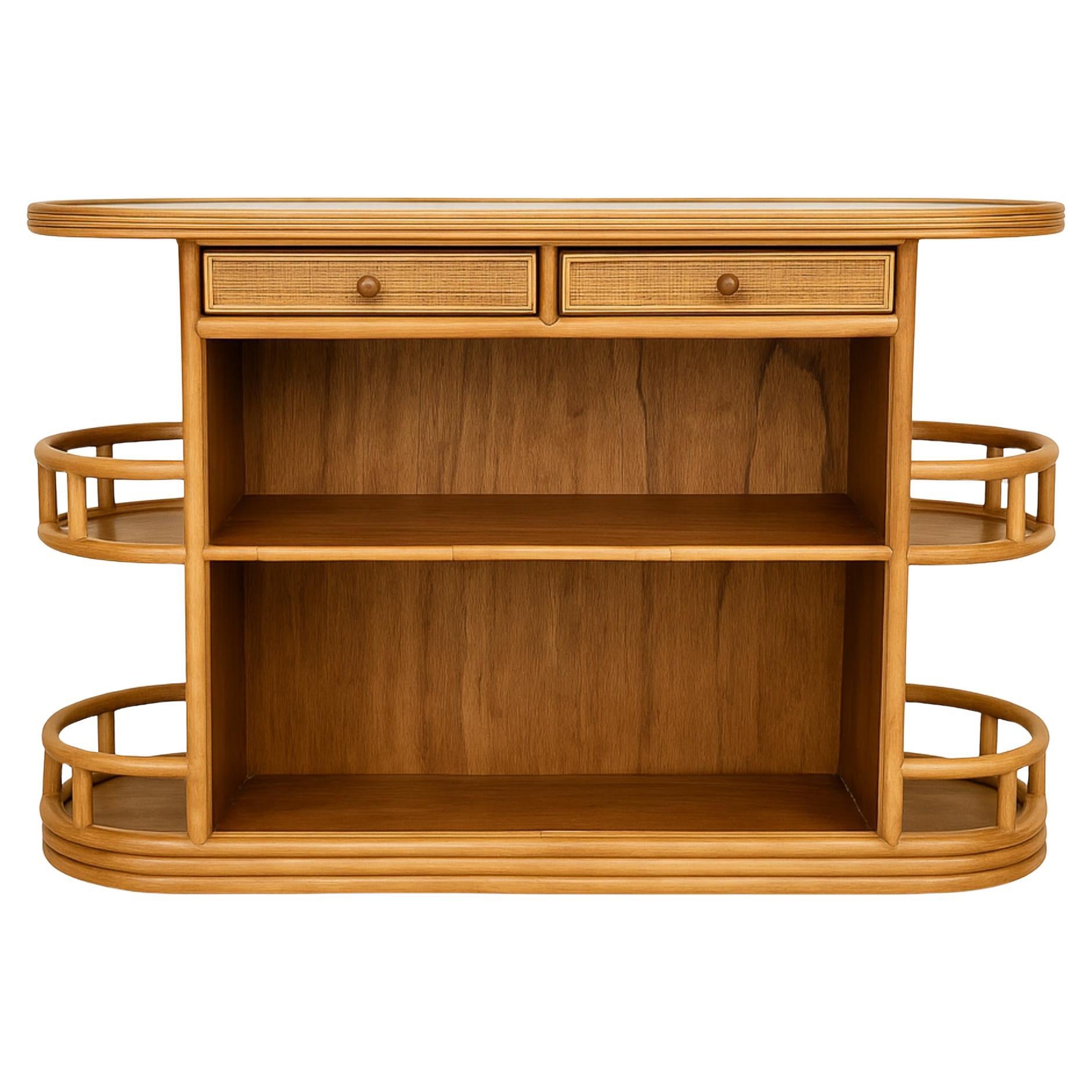 Dry Bar in rattan e legno di metà secolo con ripiani a galleria e due cassetti - Boho in vendita