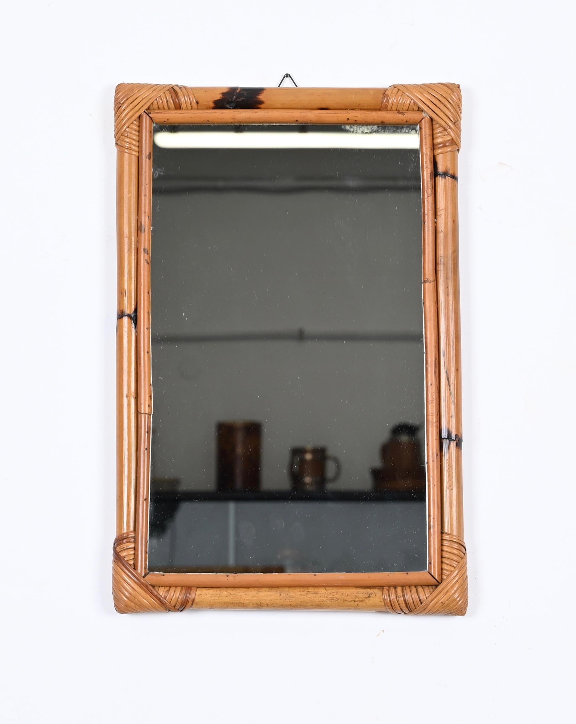 20ième siècle Miroir rectangulaire du milieu du siècle dernier en rotin, bambou et osier, Italie 1970 en vente