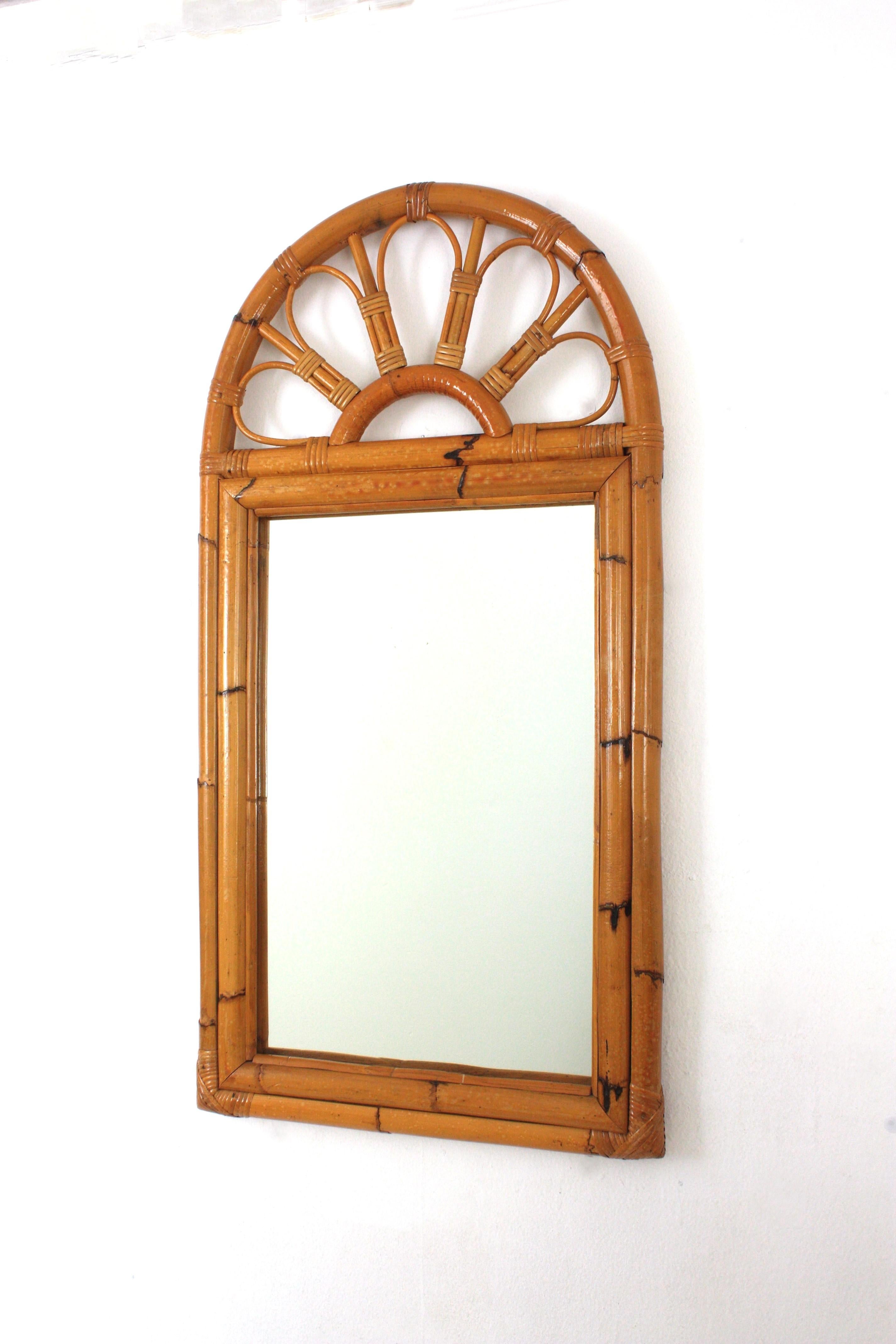 Mid-Century Rattan Bamboo Arched Wall Mirror  In Good Condition For Sale In Barcelona, ES