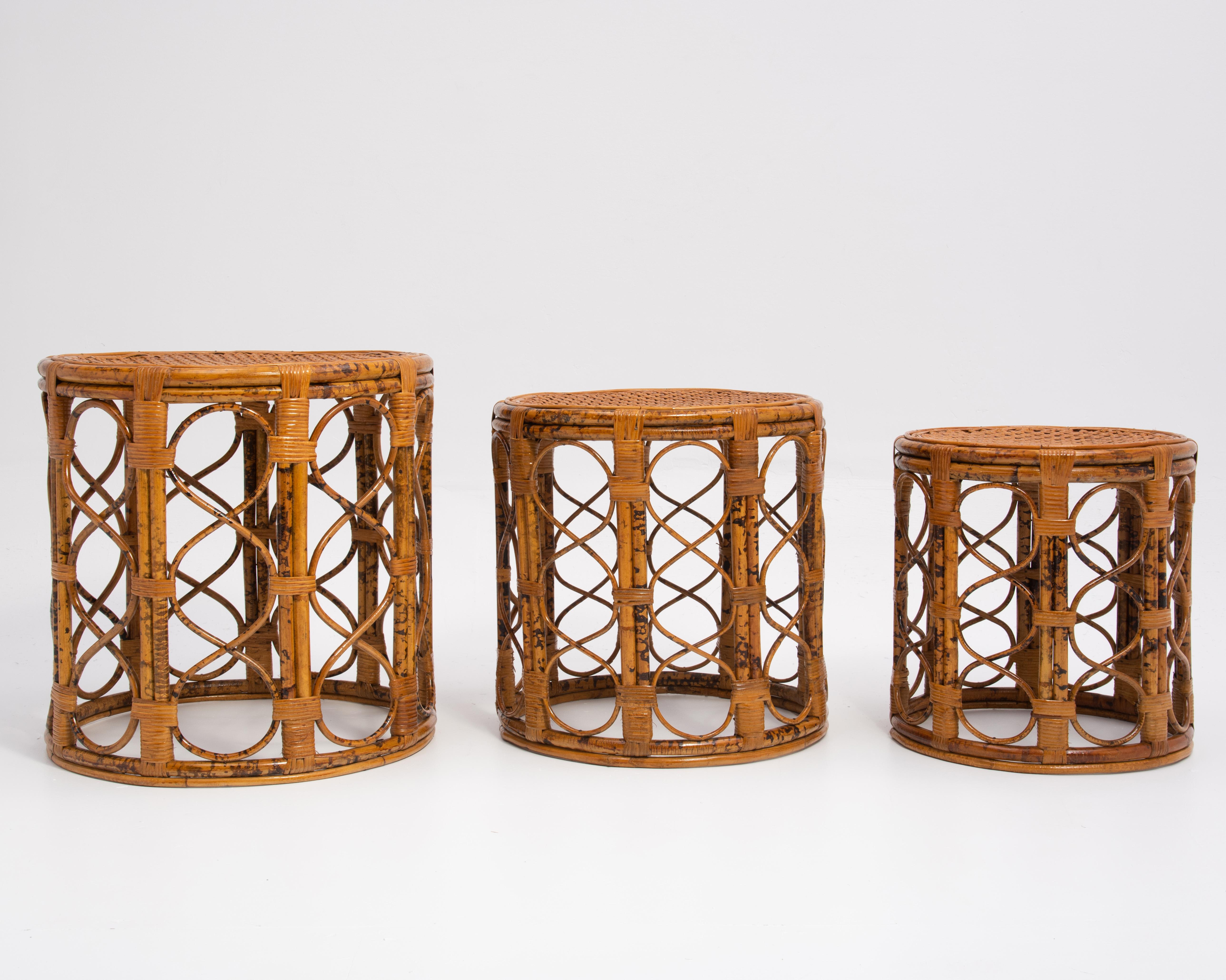 Mid-Century Rattan Bamboo Nesting Tables Tortoise Shell Scorched Brunt Finish In Good Condition In Forest Grove, PA
