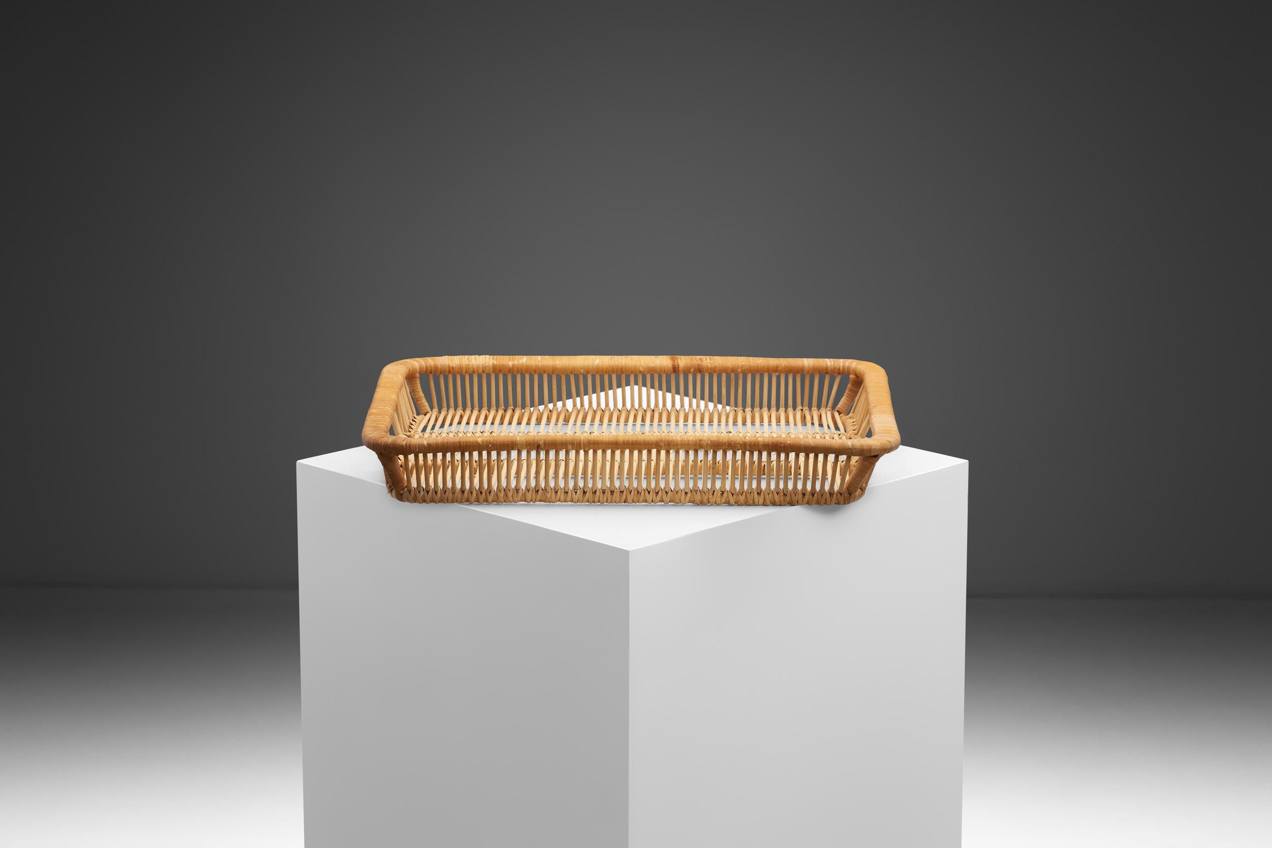 Mid-Century Rattan Basket Tray by Artek, Finland 1960s In Good Condition For Sale In Utrecht, NL