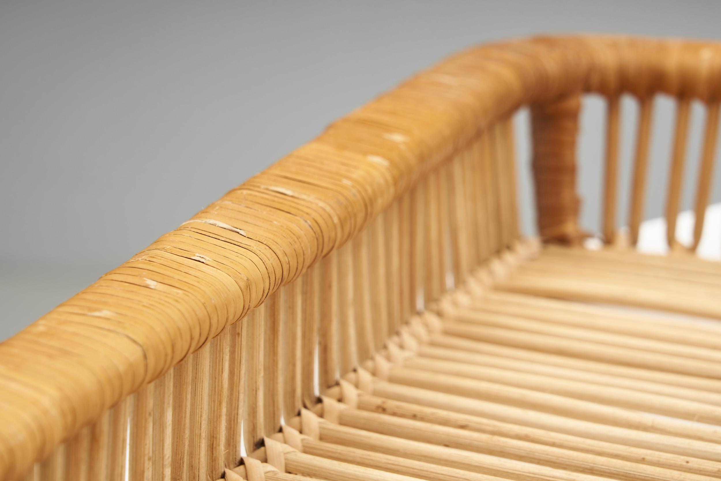 Mid-Century Rattan Basket Tray by Artek, Finland 1960s For Sale 1