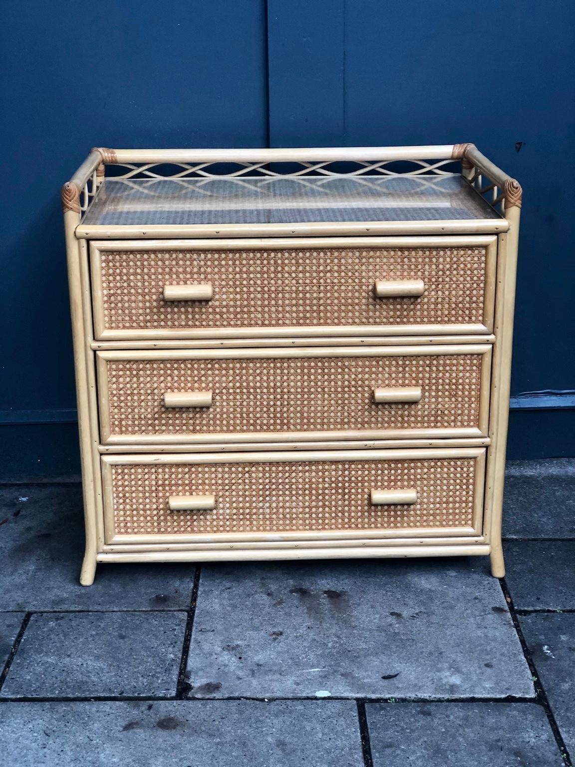 Midcentury rattan / cane chest of drawers by Angraves, England, 1970s

This is a beautiful natural in color rattan / cane chest of drawers.
Made by English company ‘Angraves’ Brook St, Leicester, part of the “Invincible” range

The chest of
